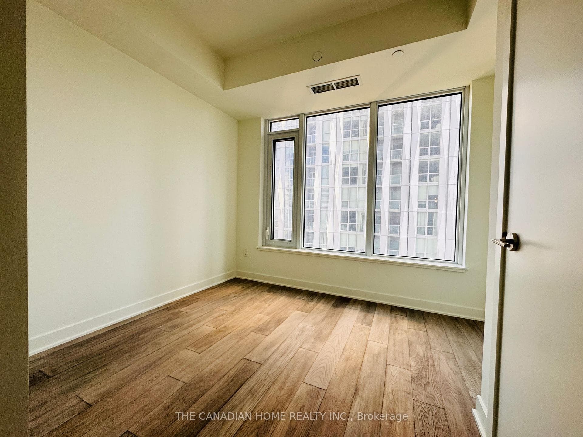 11 Yorkville Avenue Unit 3205 photo 13