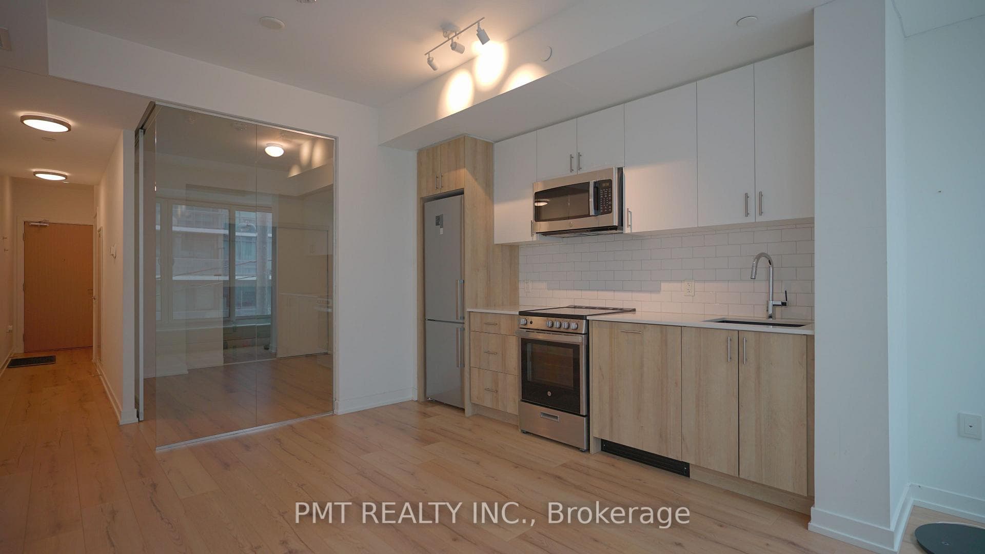 1195 The Queensway N/A Unit 209 photo 5