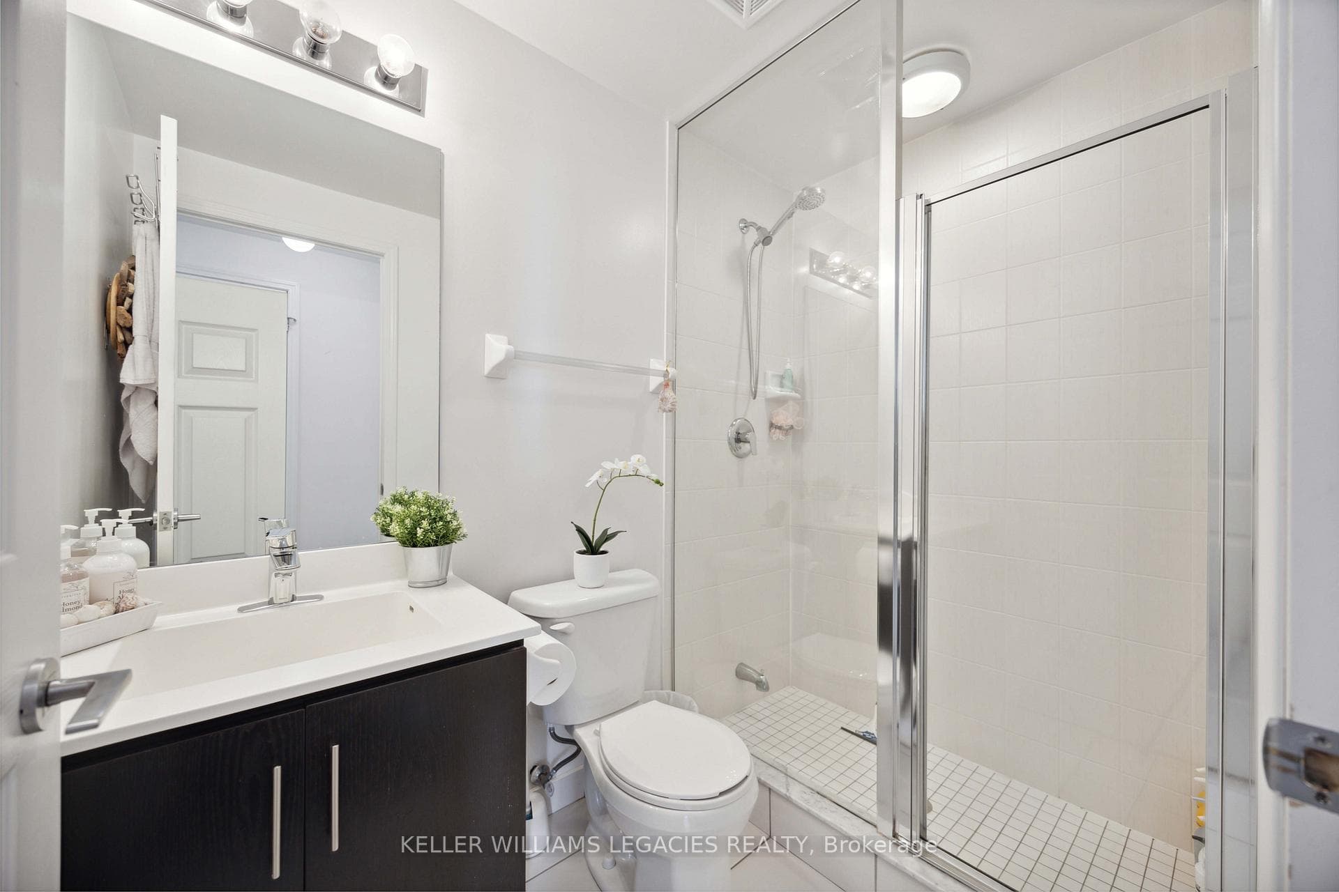 15 James Finlay Way Unit 1006 photo 23