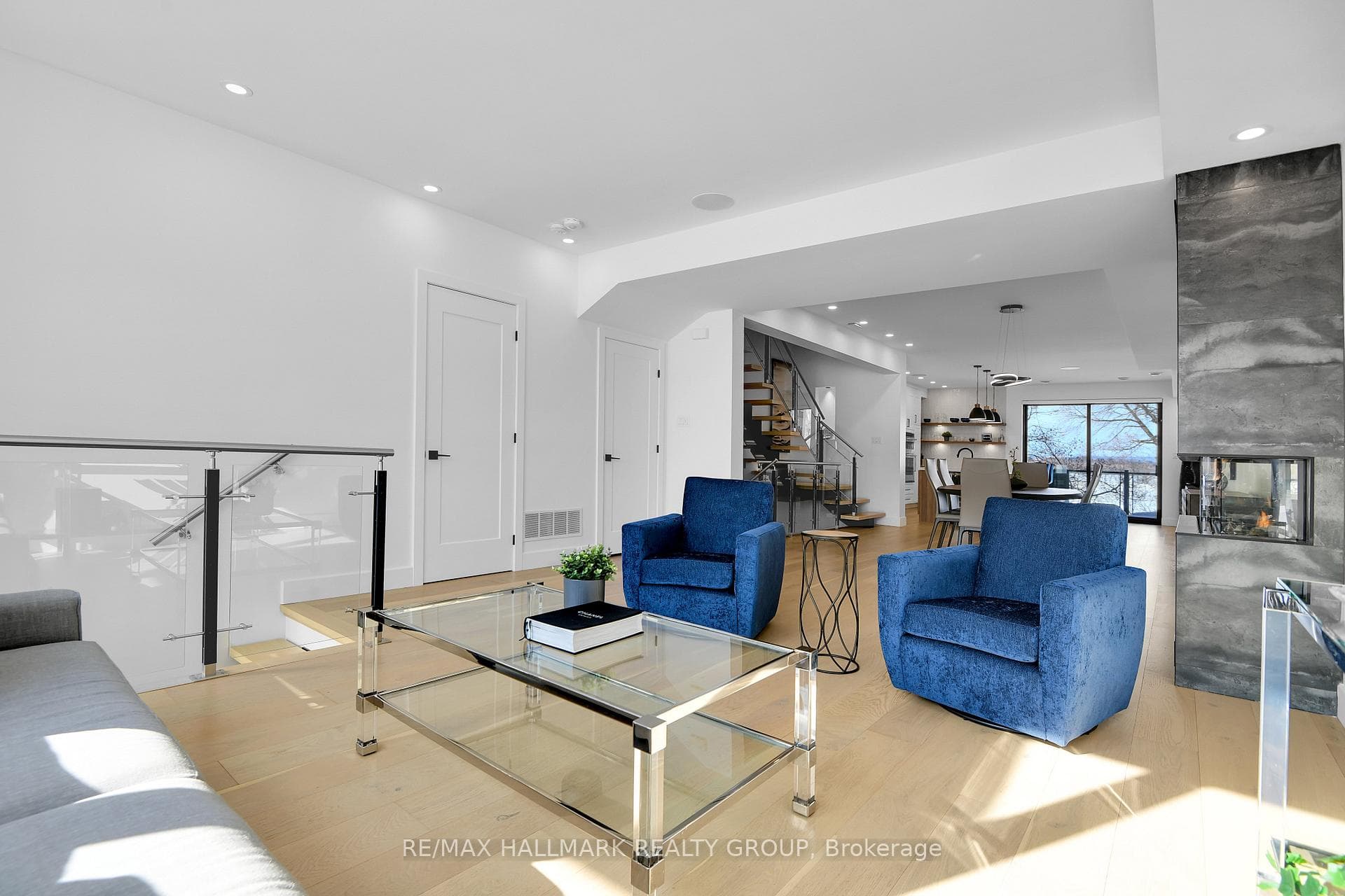 Main Level - Living Room