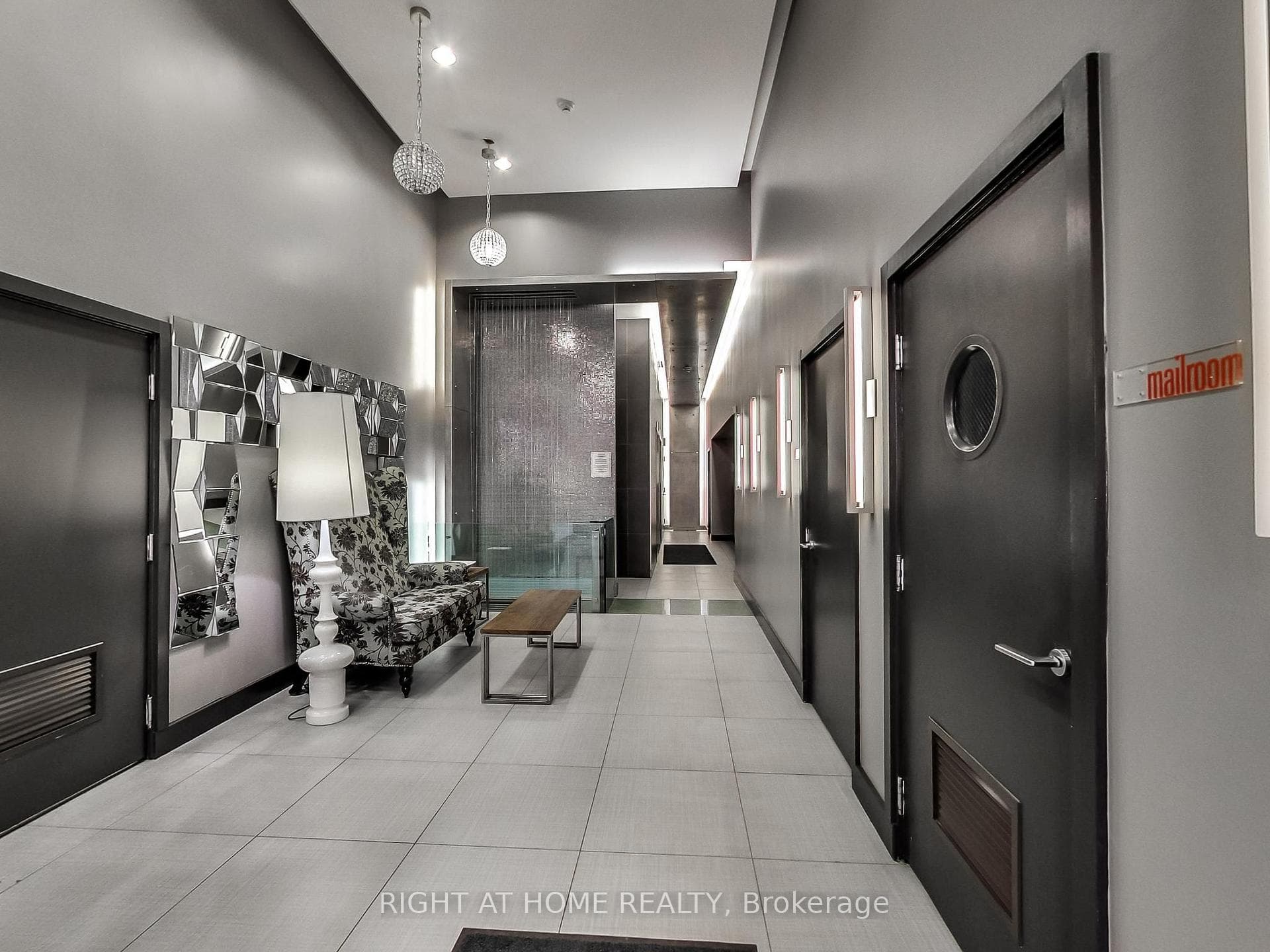 1040 The Queensway N/A Unit 407 photo 8