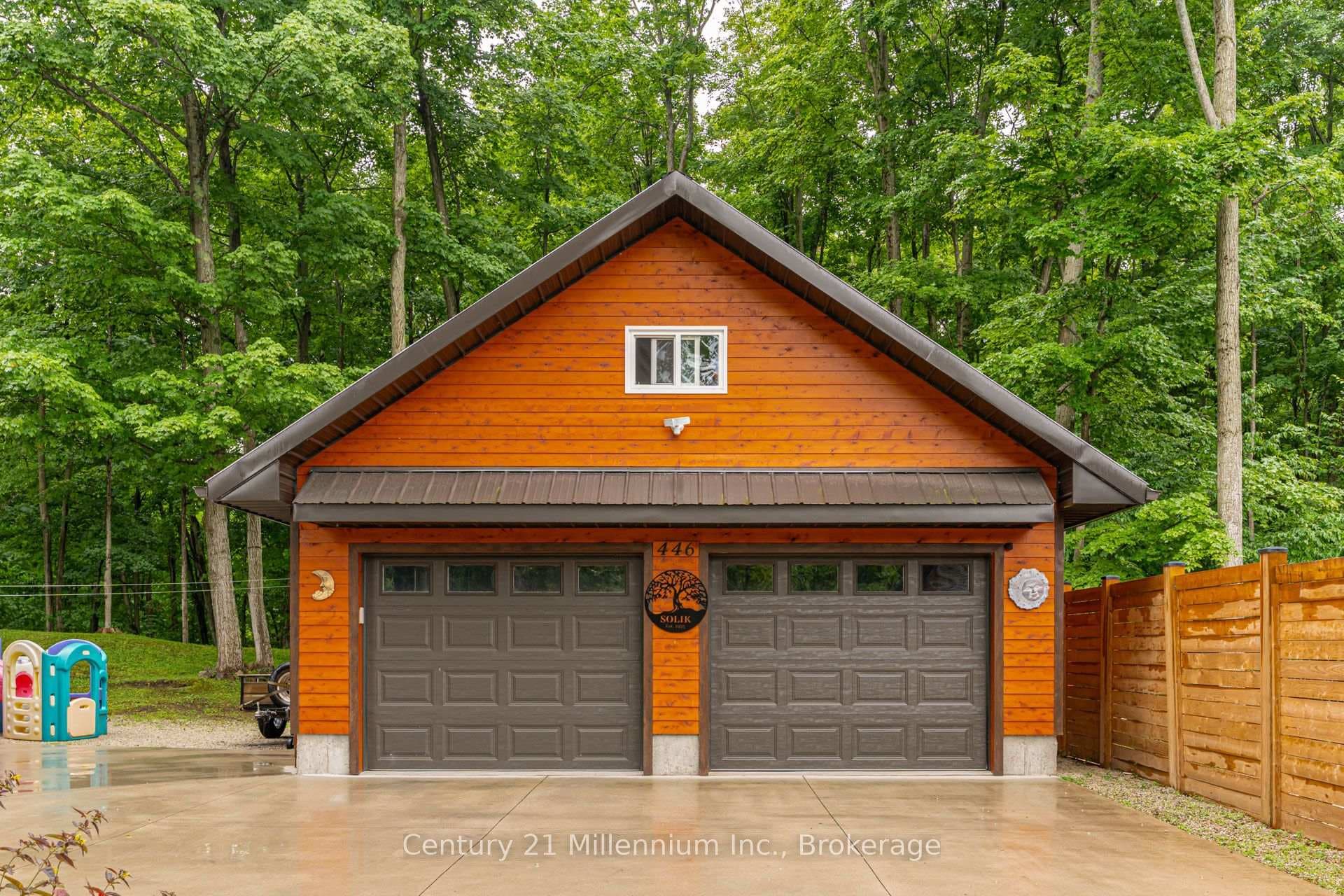 446 Manley Crescent photo 4