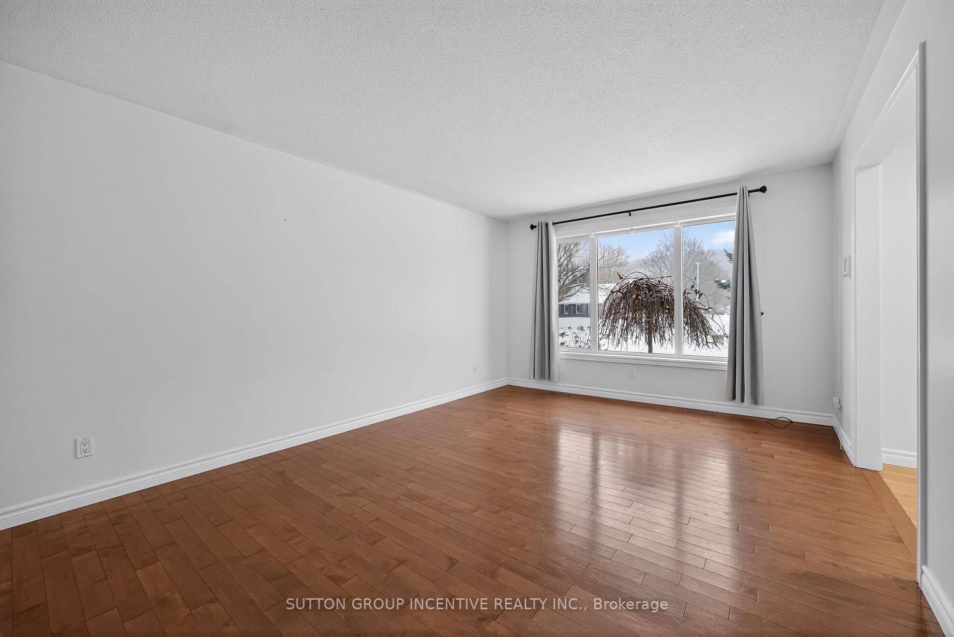36 Nicholson Crescent photo 6