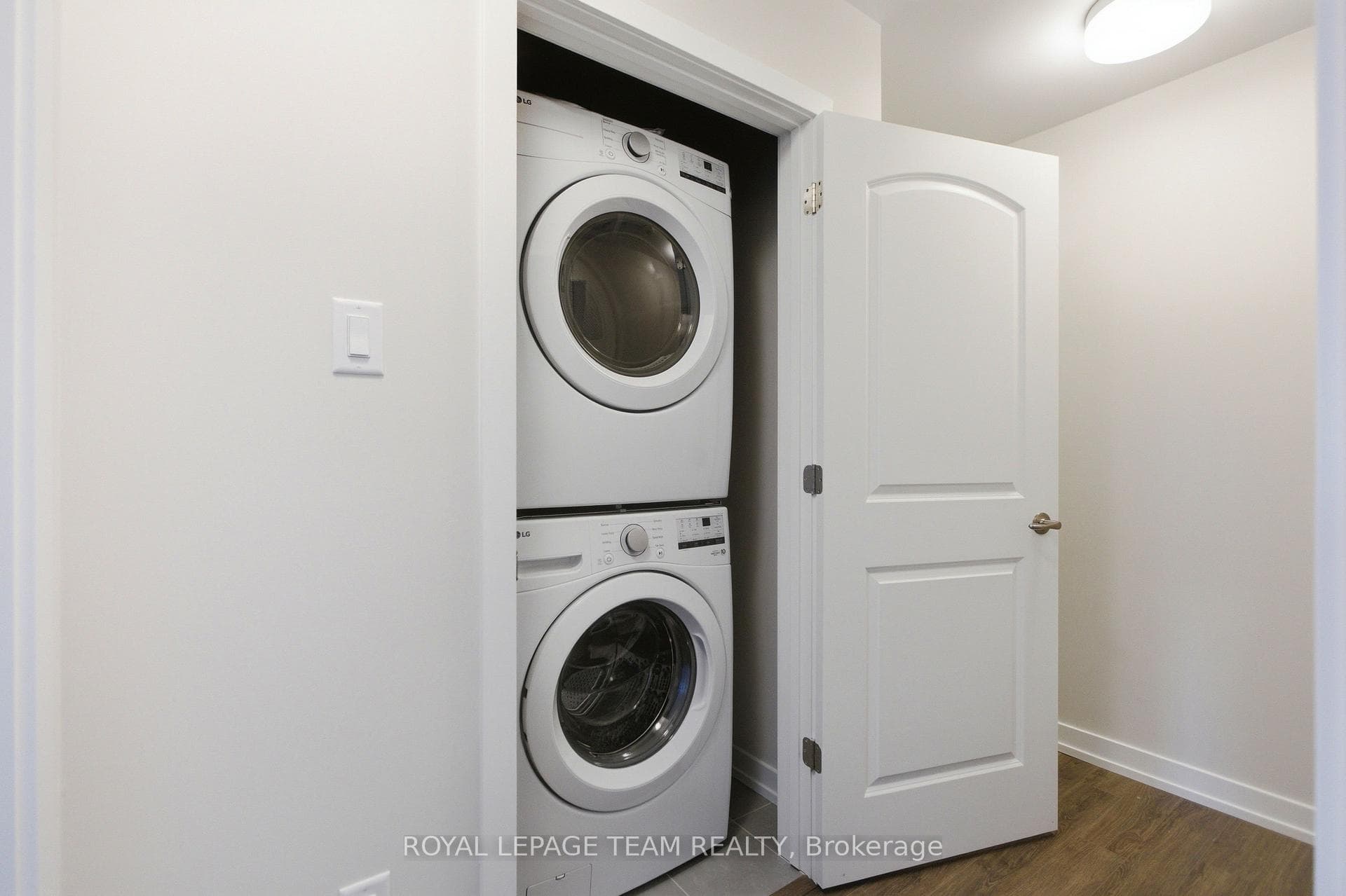 3284 Greenbank Road photo 16