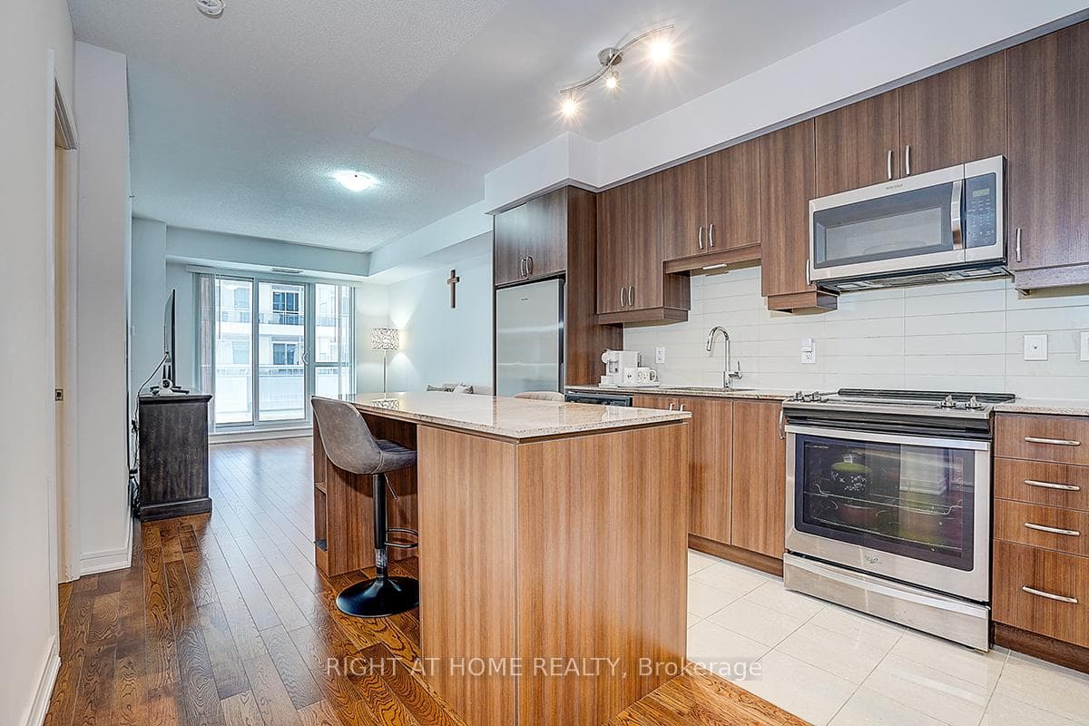 9201 YONGE Street Unit 205 photo 9