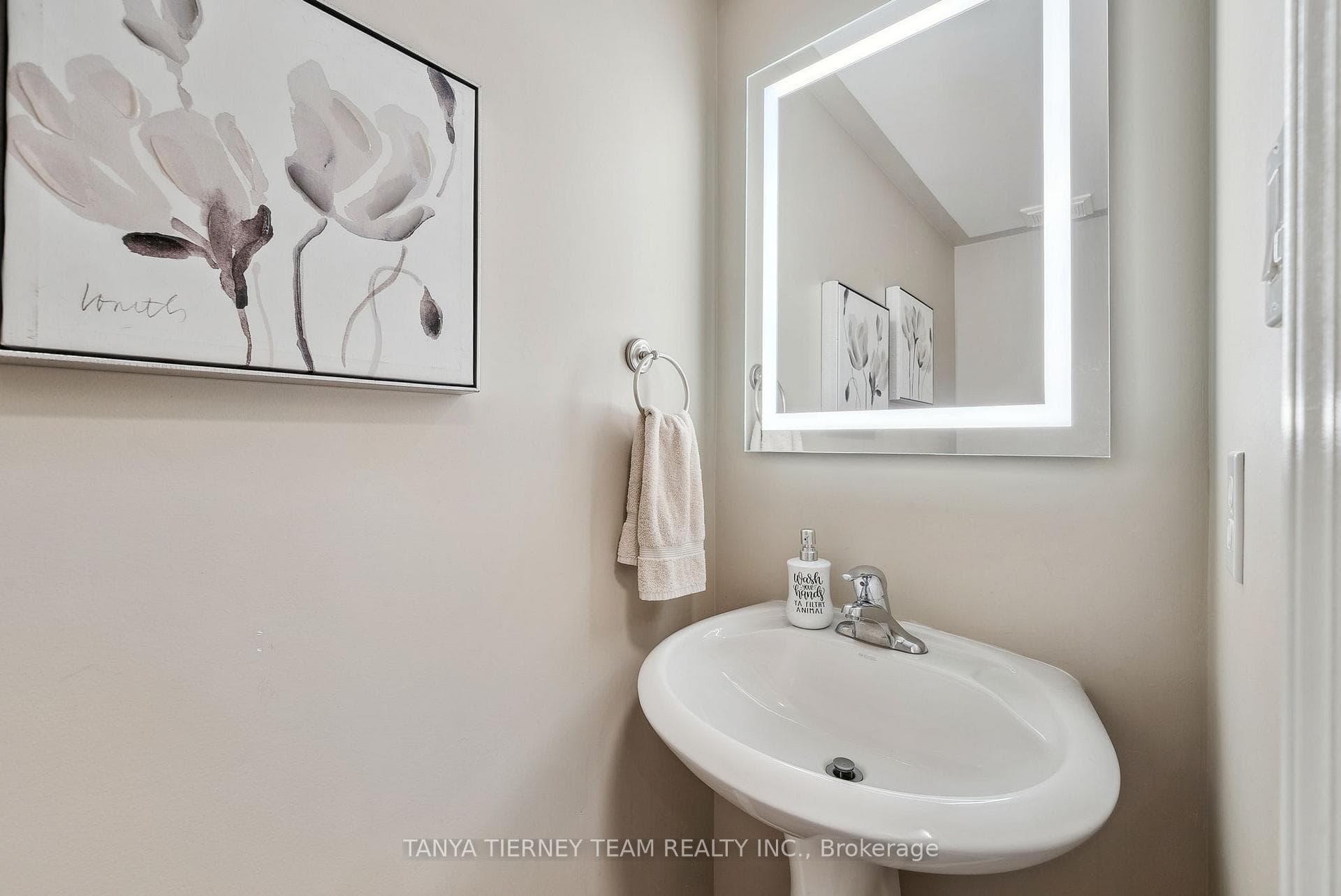 170 Sleeman Square photo 18