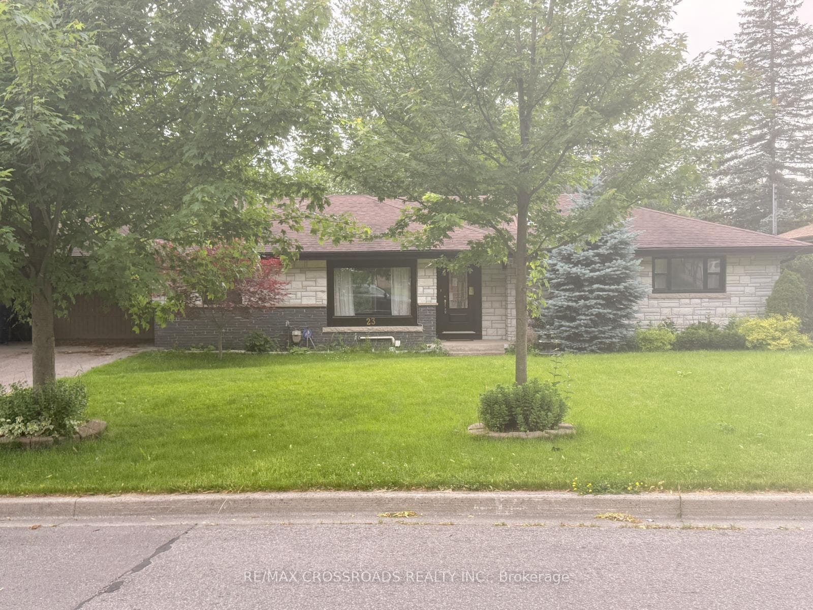 23 Burnview Crescent photo 2