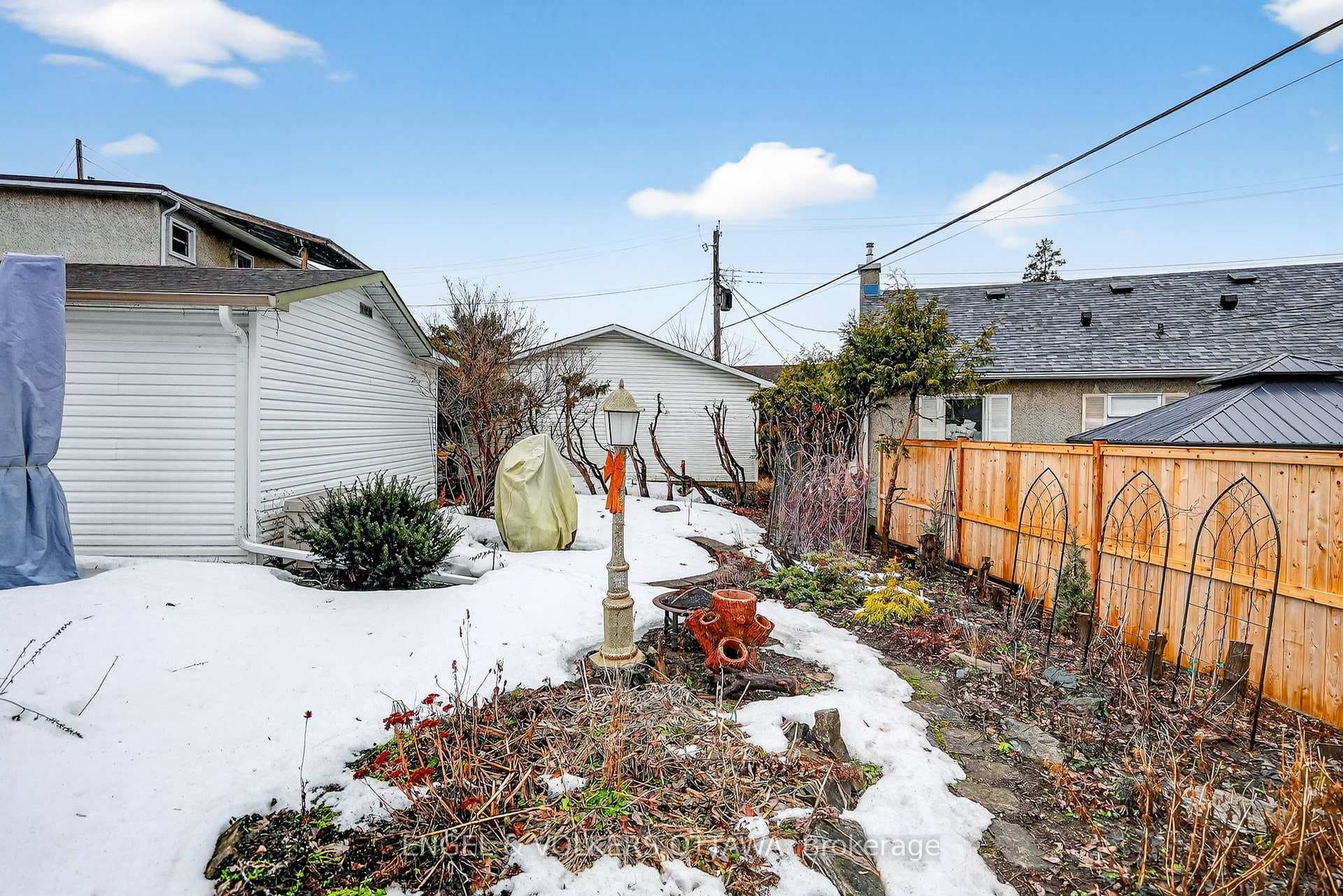 381 Montfort Street photo 29