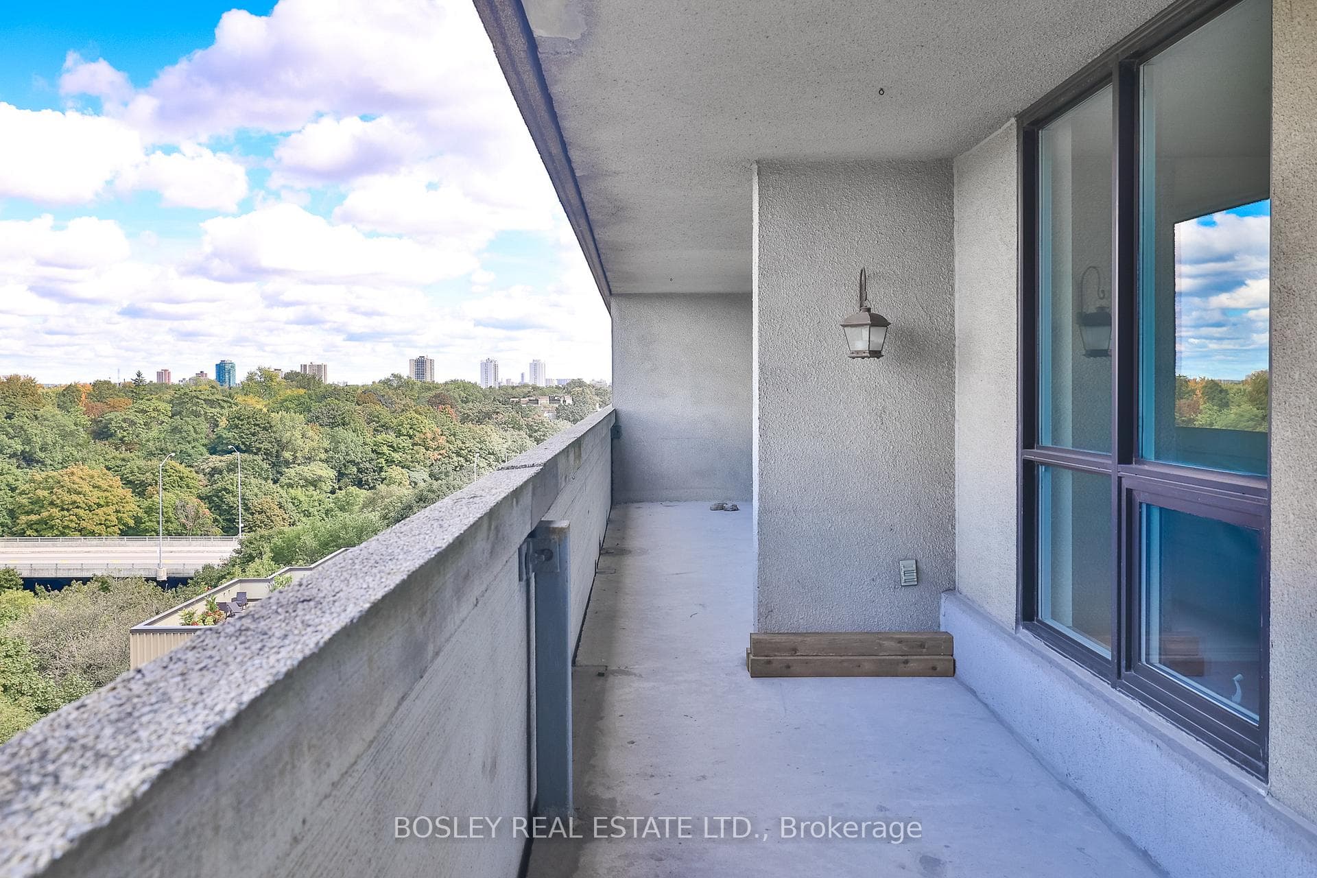 360 Bloor Street Unit 802 photo 24