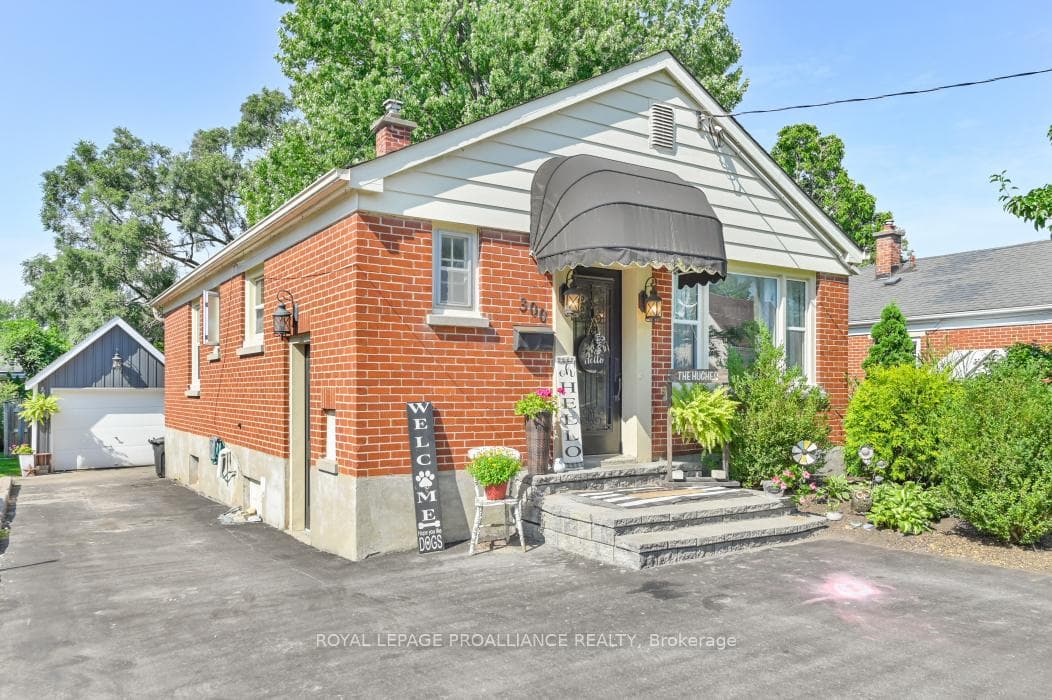 300 VICTORIA Avenue photo 3