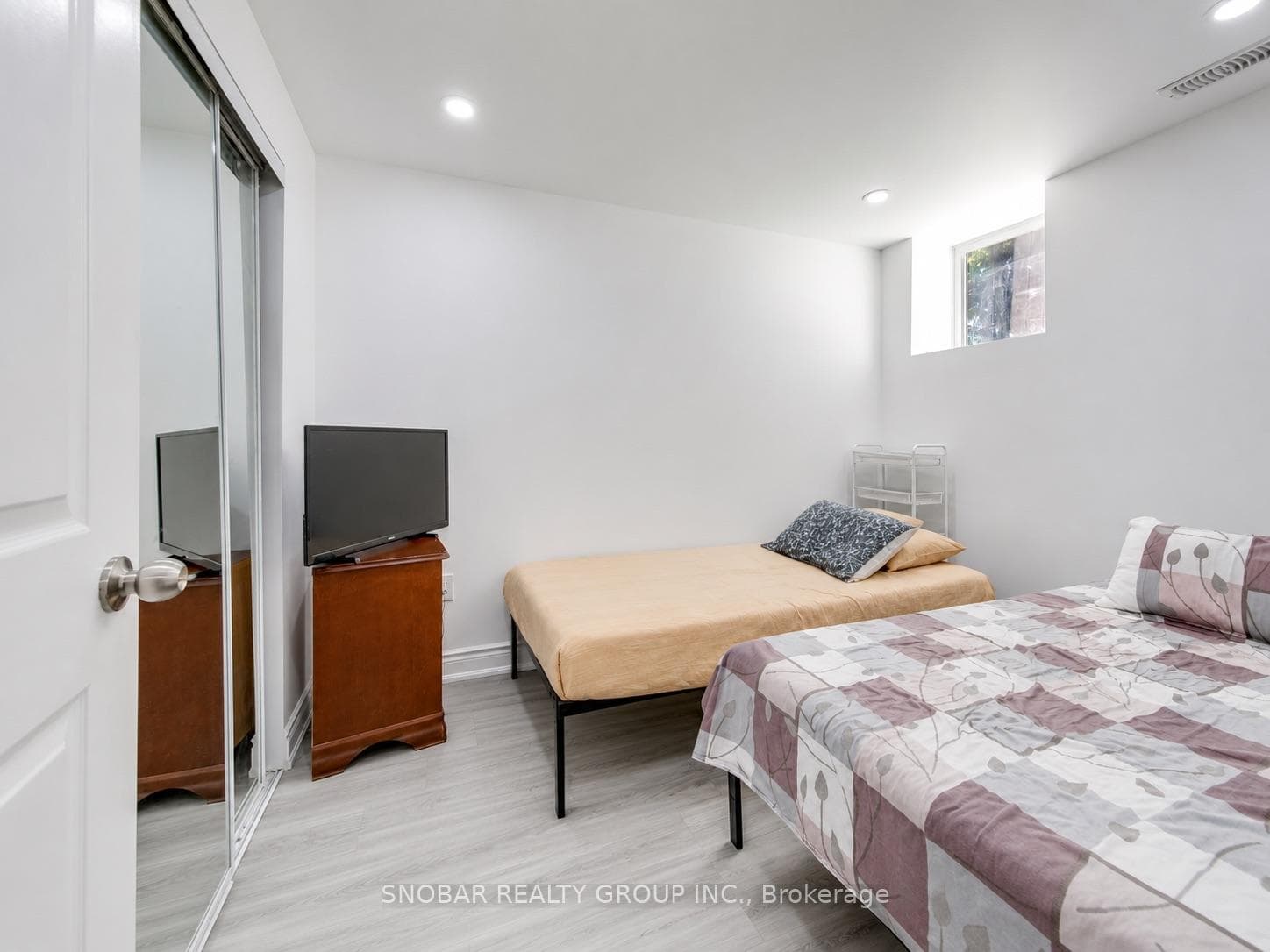 99 Jeffcoat Drive photo 30