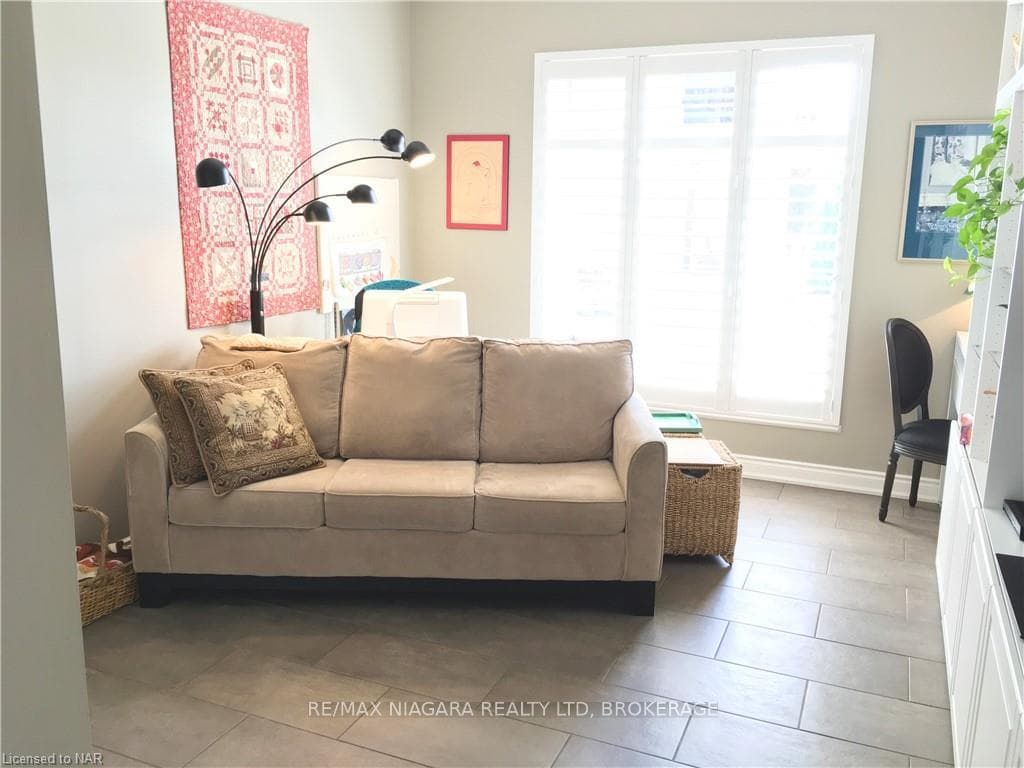 8111 FOREST GLEN Drive Unit 127 photo 43