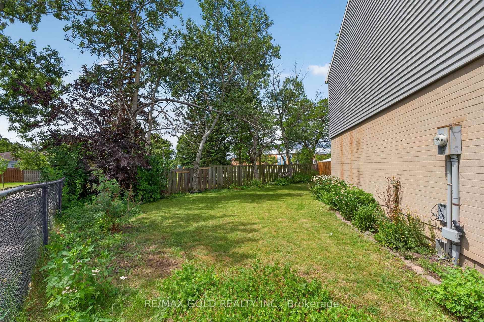 13 Gold Pine Court photo 42