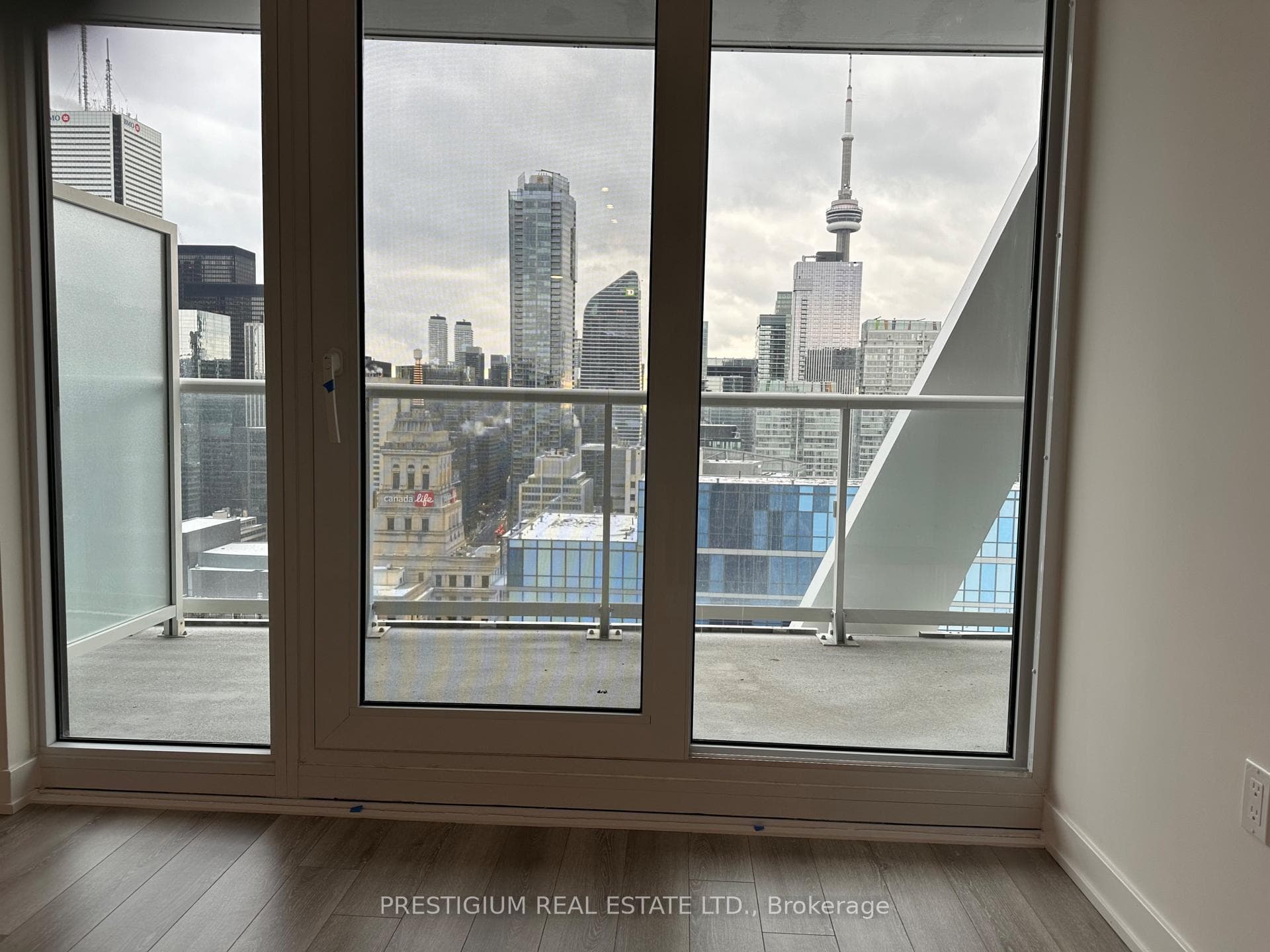230 simcoe Street Unit 2715 photo 23