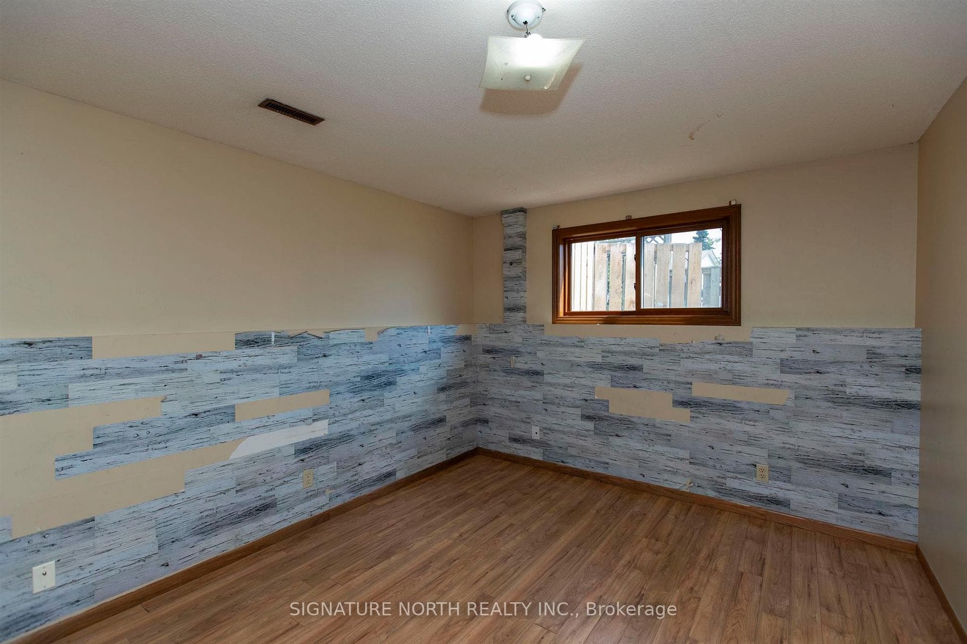 767 James Street photo 27