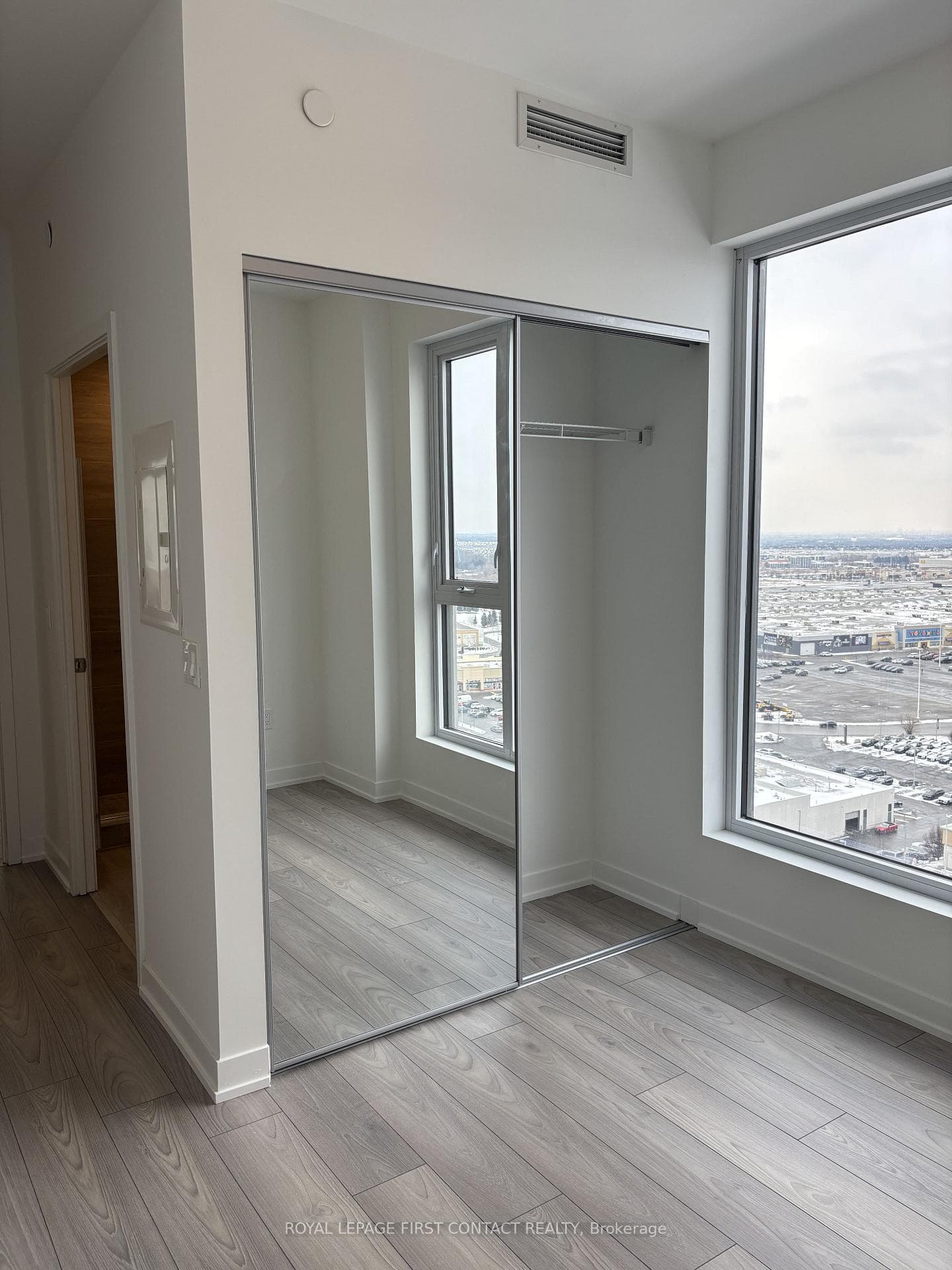 498 Caldari Road Unit 1723 photo 8