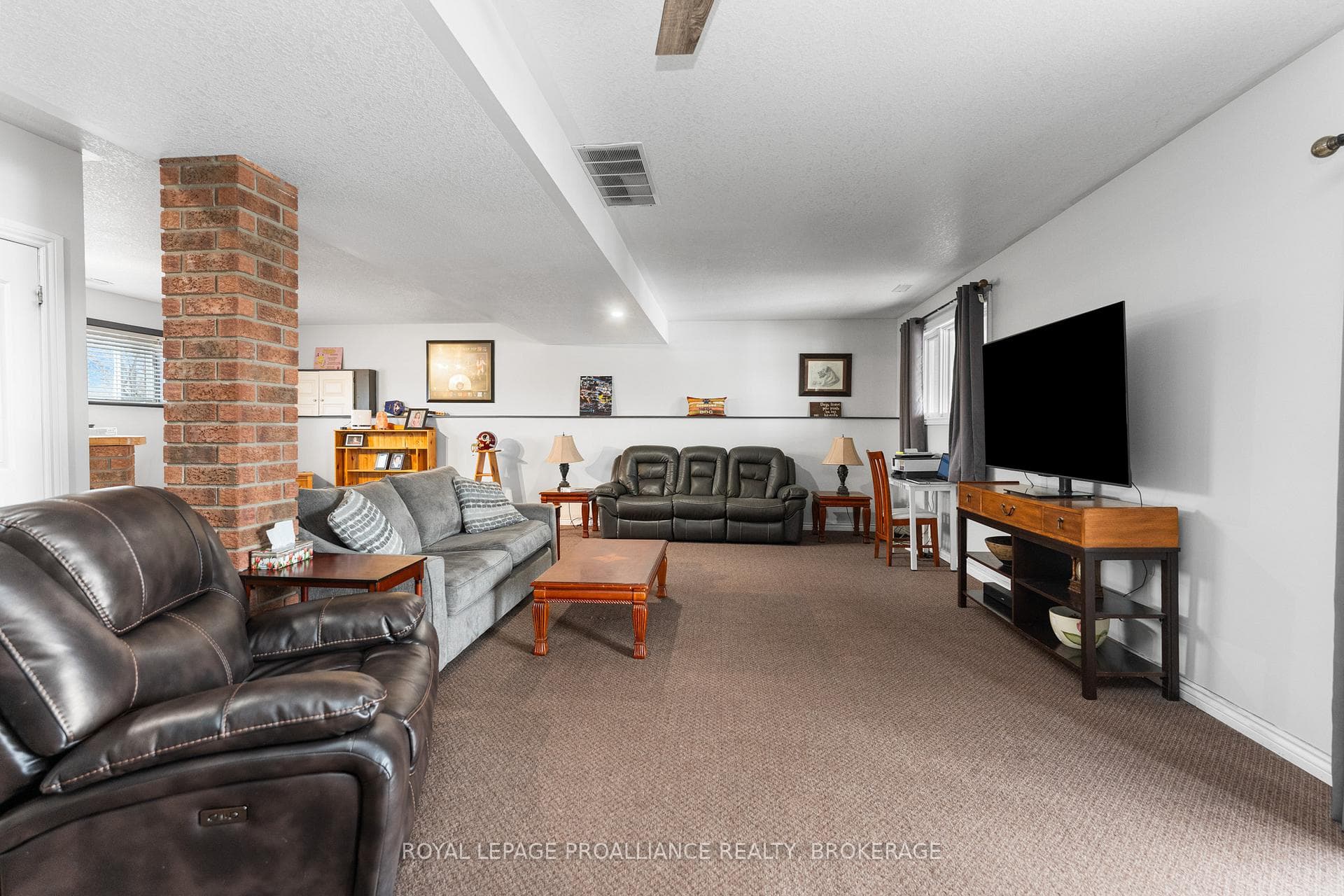 682 Caton Road photo 29