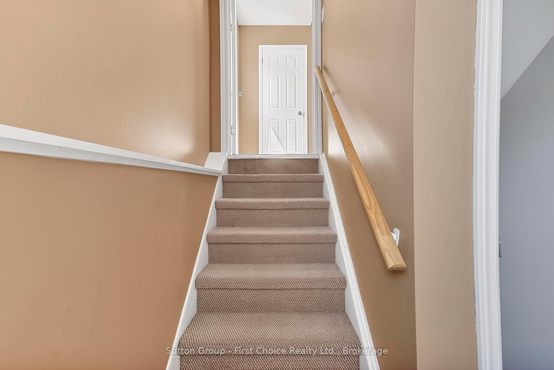 670 Reid Crescent photo 31