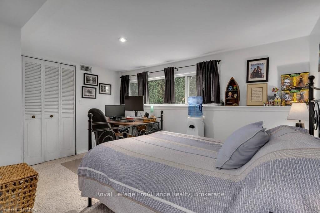 834 SANDRINGHAM Place photo 25