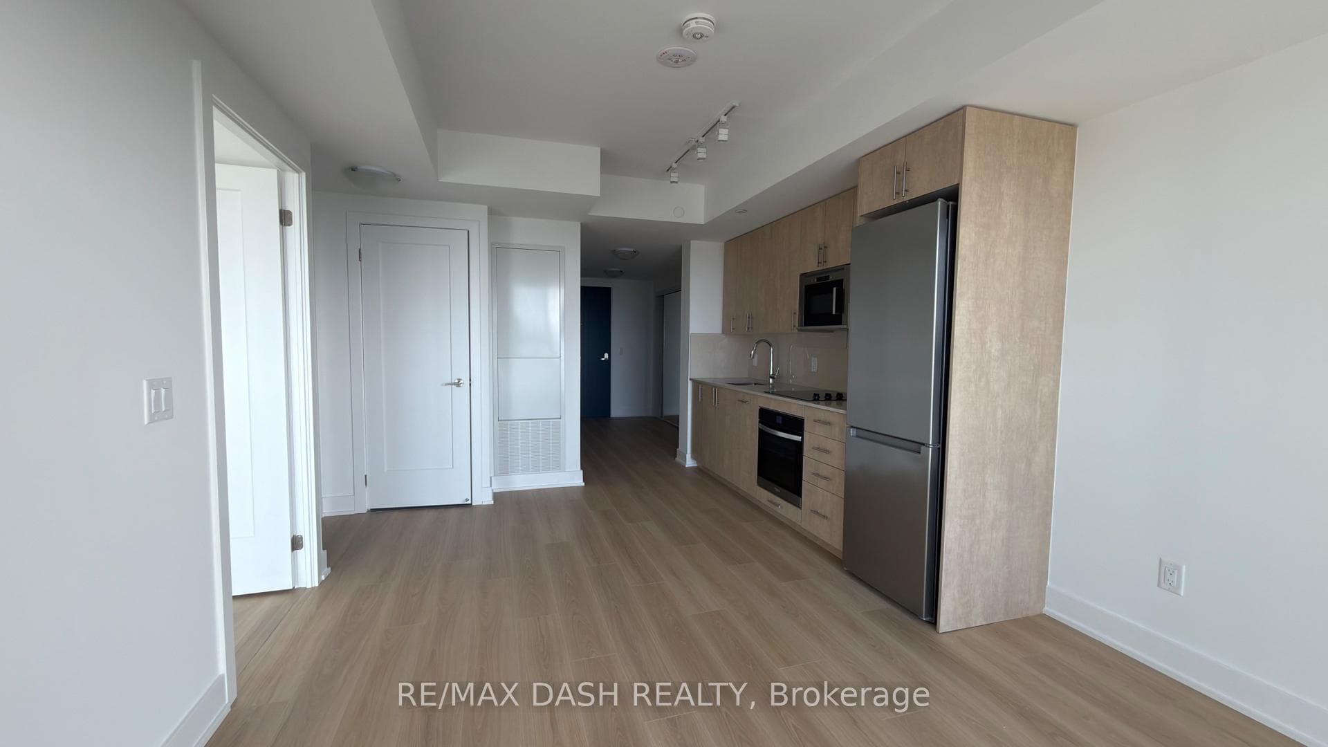 2545 Simcoe Street Unit 1642 photo 11