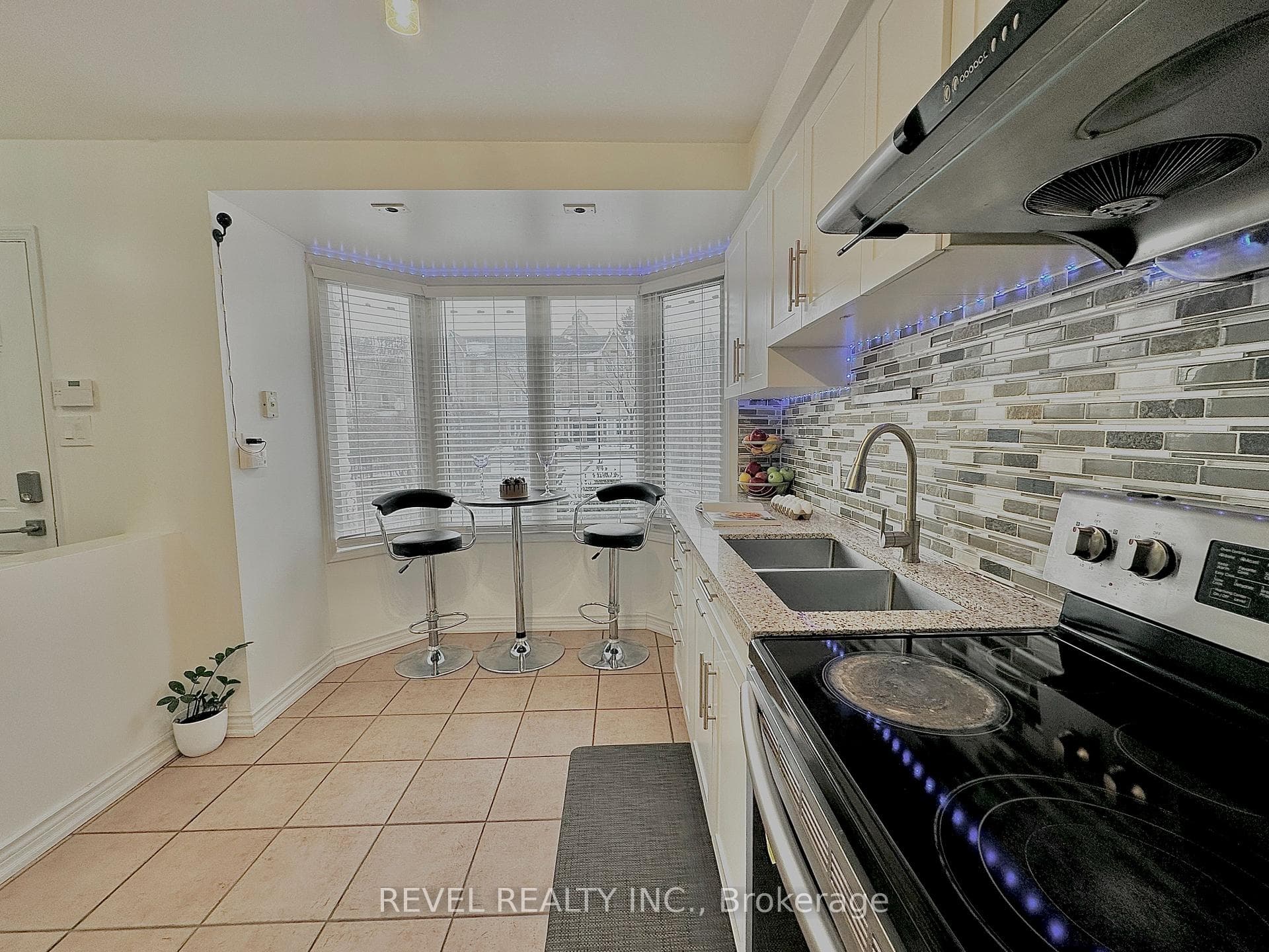 28 Rosebank Drive Unit 1107 photo 7