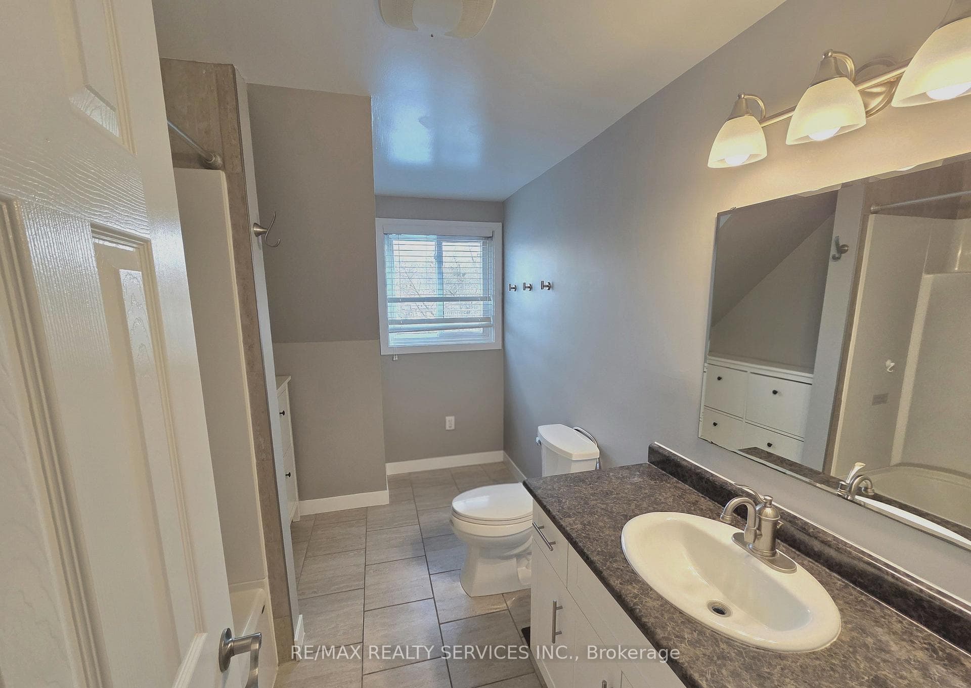 662 Elgin Street photo 41