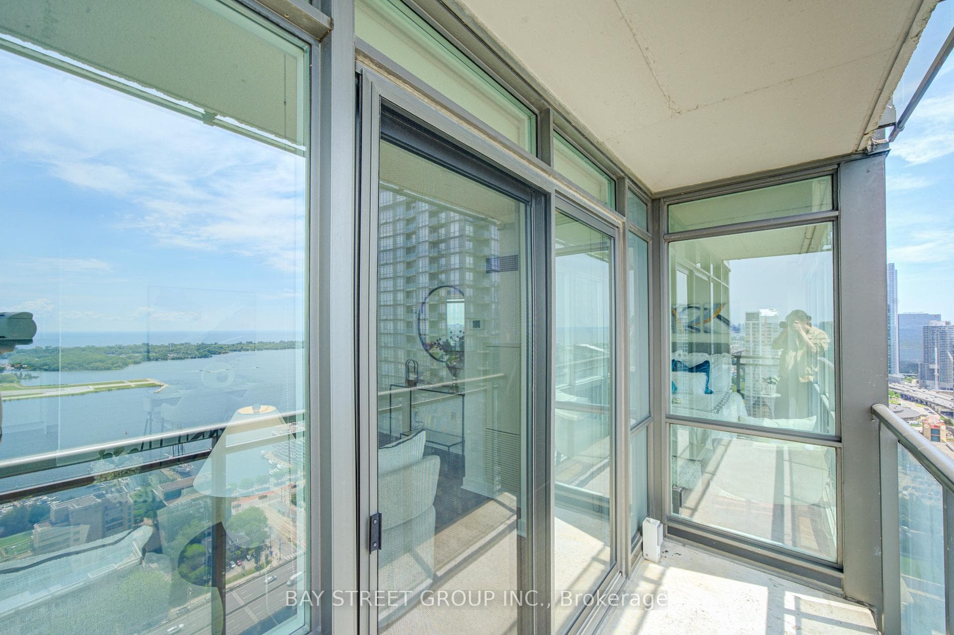 15 Fort York Boulevard Unit 4612 photo 35