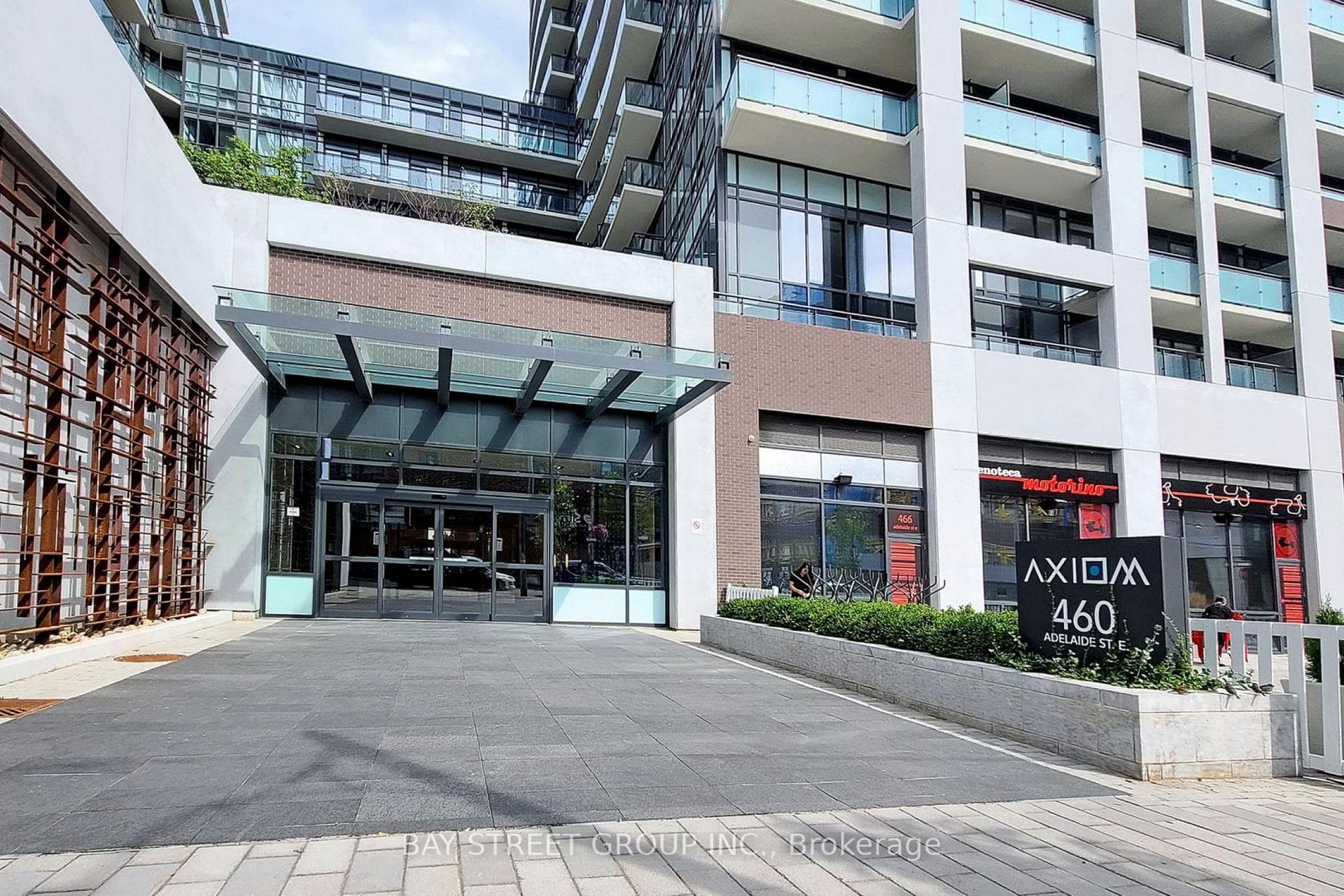 460 Adelaide Street Unit 1211 photo 2