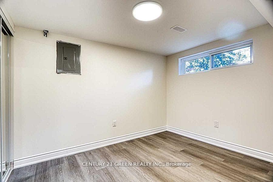 164 Gardiner Drive photo 31