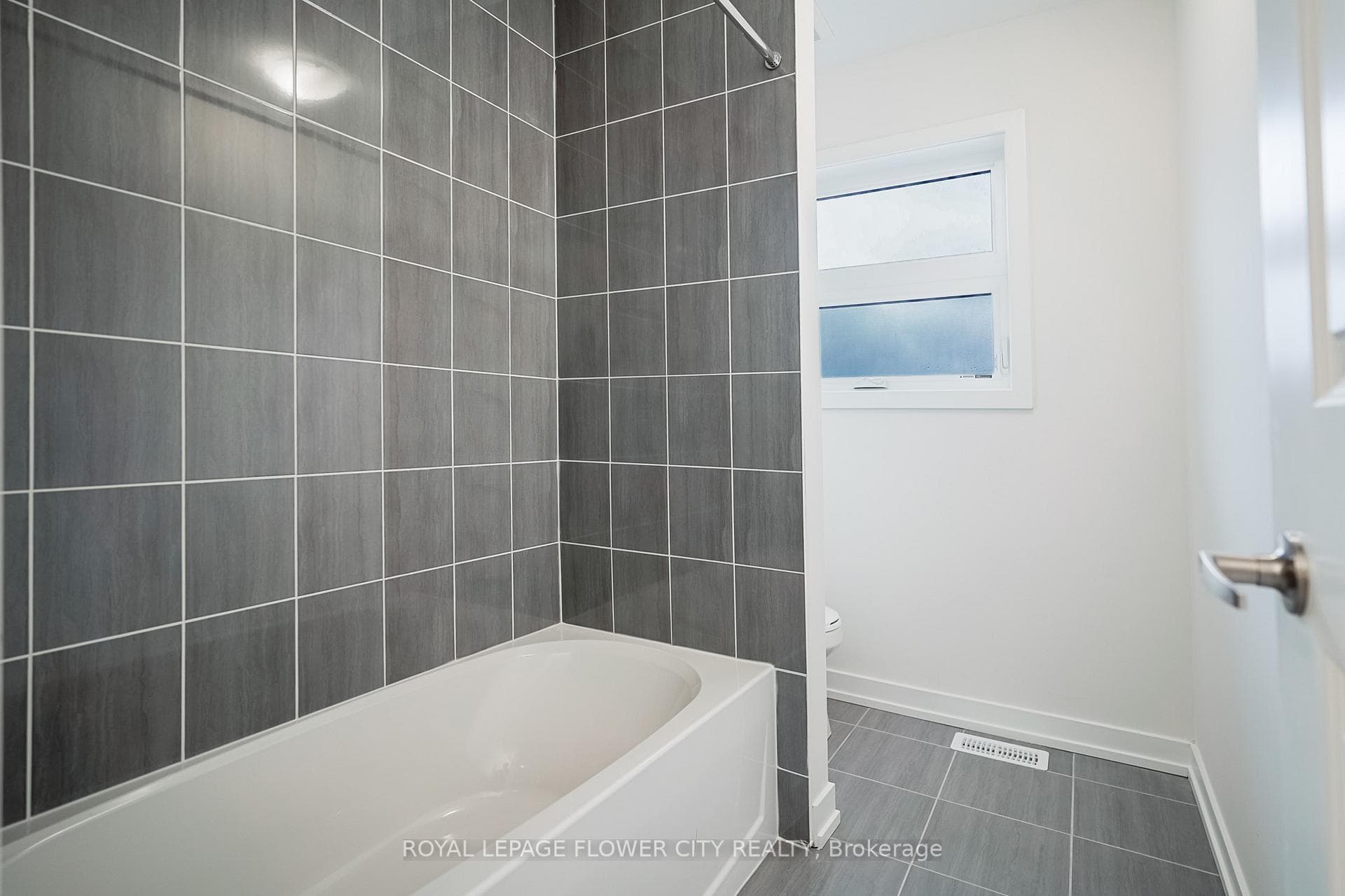137 HENSHAW Drive photo 35