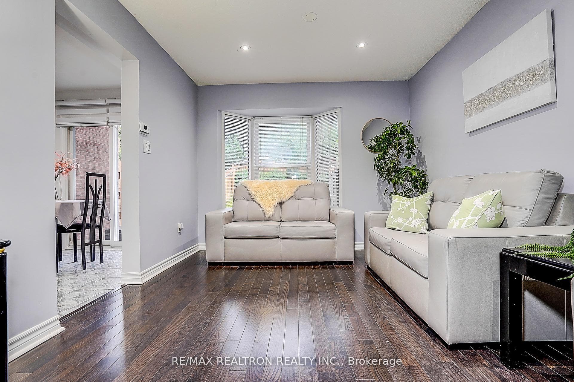51 Steepleview Crescent photo 5
