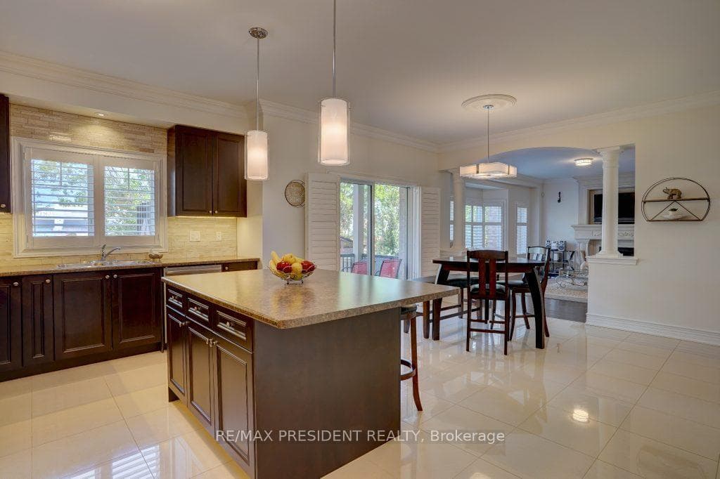 14 Burlwood Road photo 13