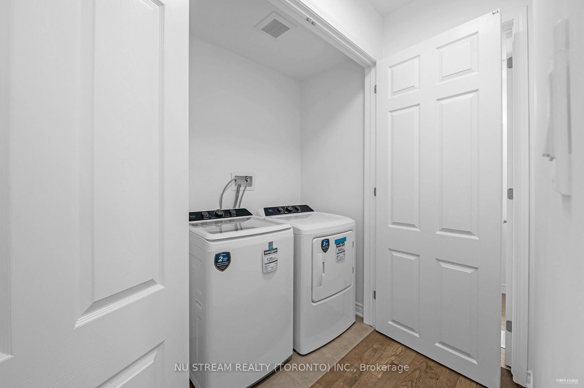 3034 Merrick Road photo 35