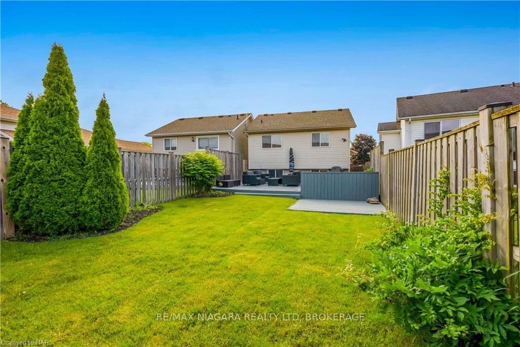 7709 CORTINA Crescent photo 36