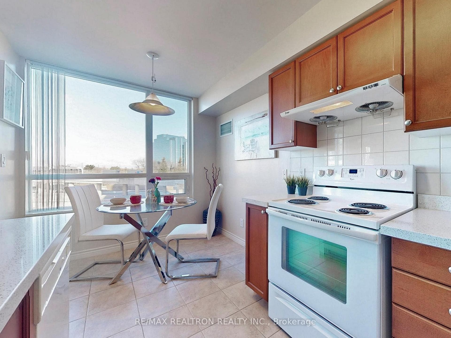 88 Grangeway Avenue Unit 303 photo 11