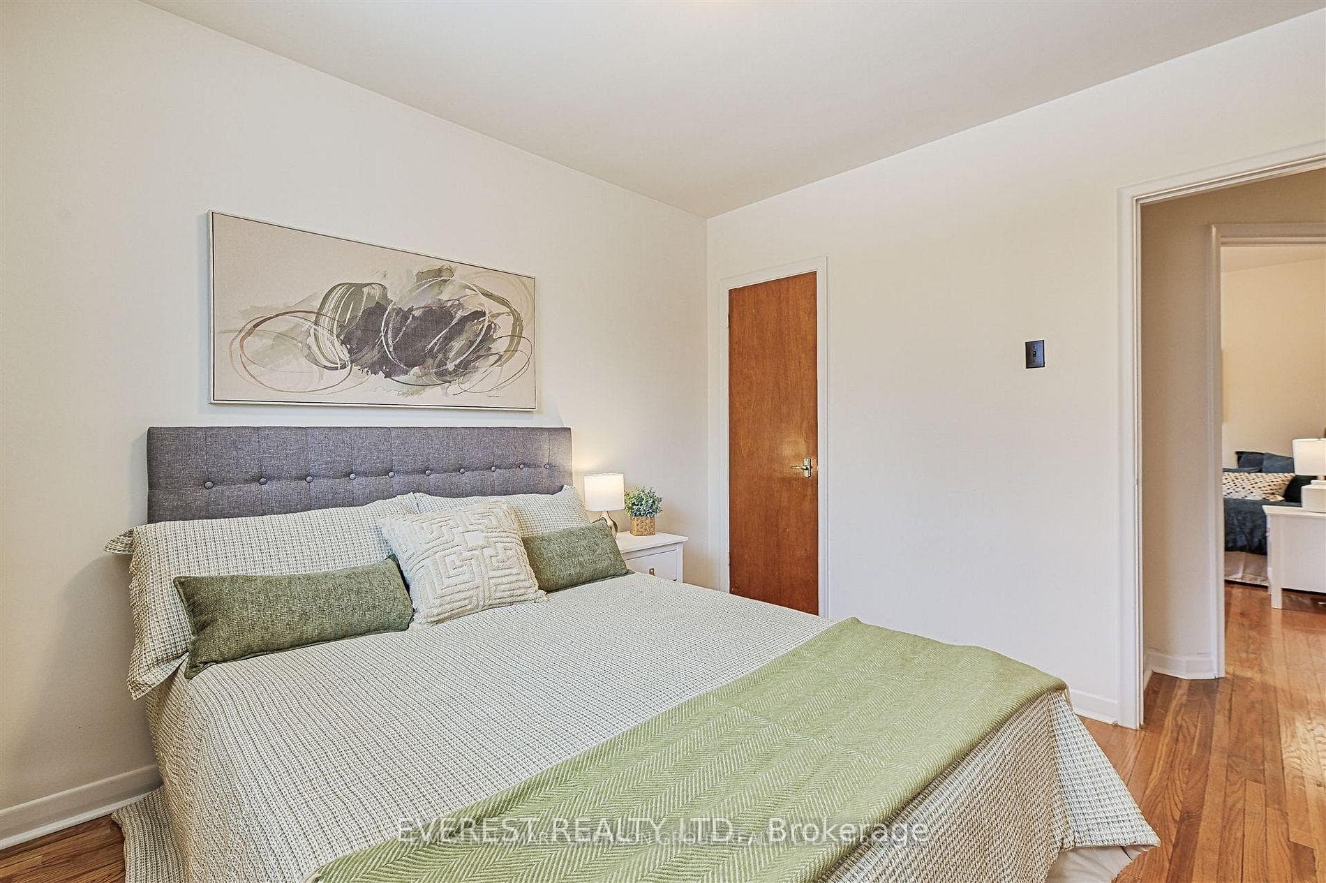 99 Rochman Boulevard photo 7
