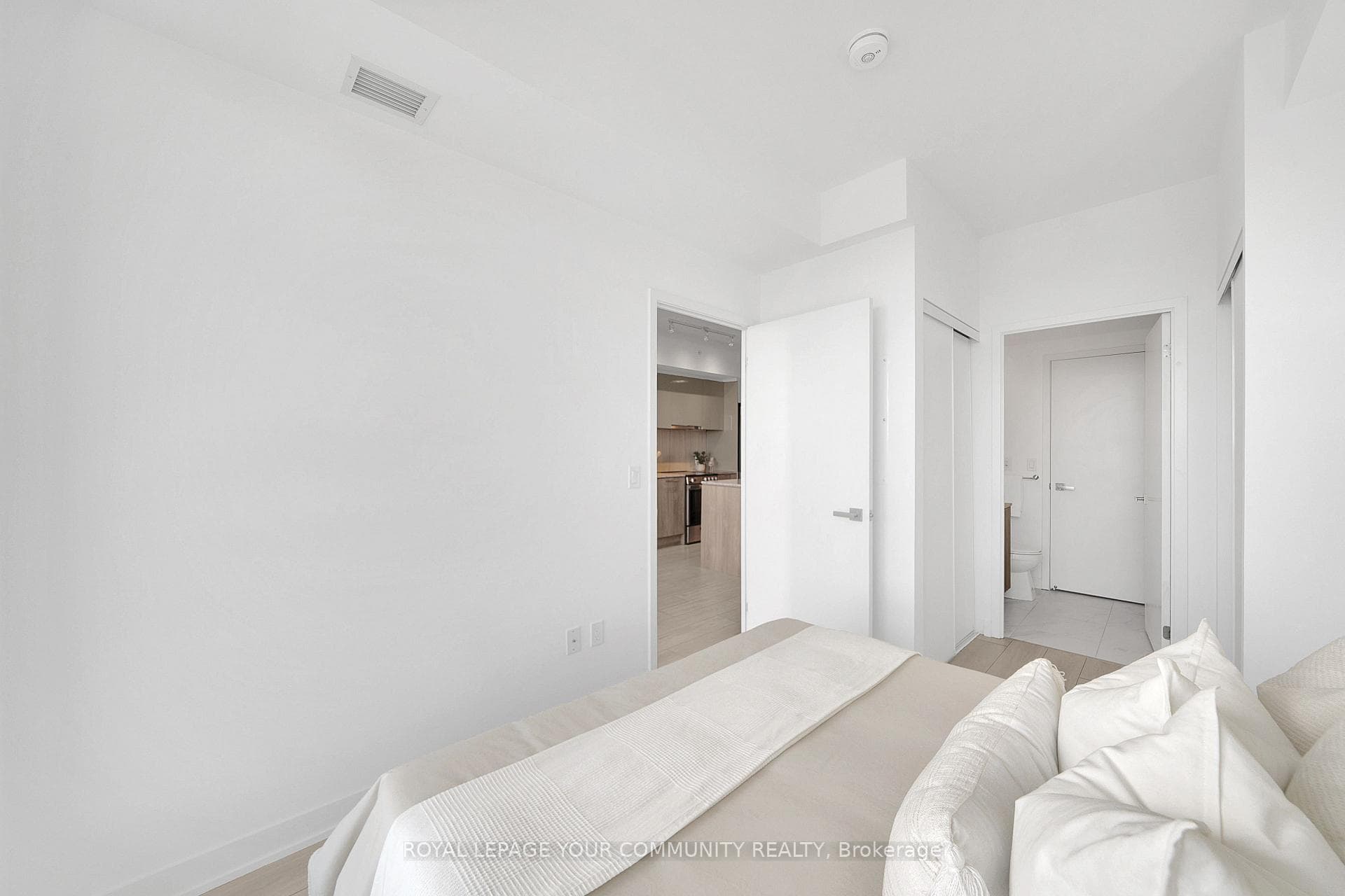 31 Tippett Road Unit 705 photo 16