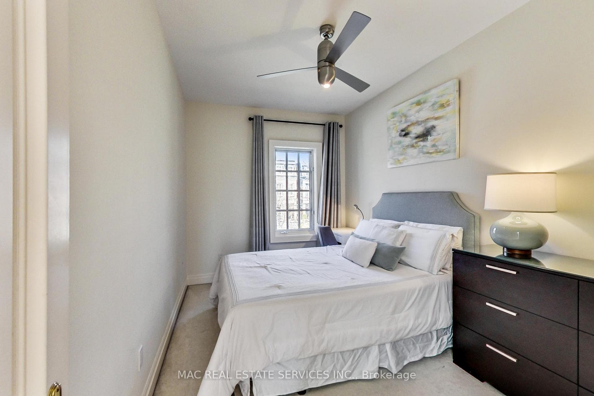 21 Farnham Avenue photo 14