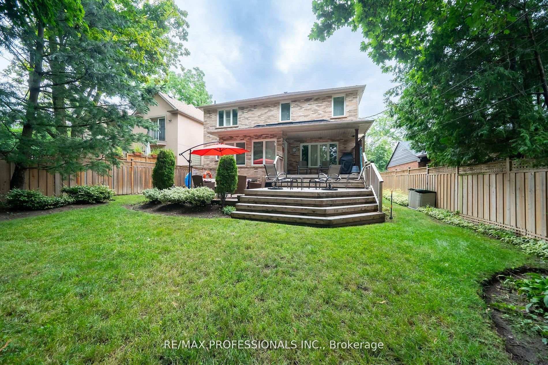 4662 Dundas Street photo 45