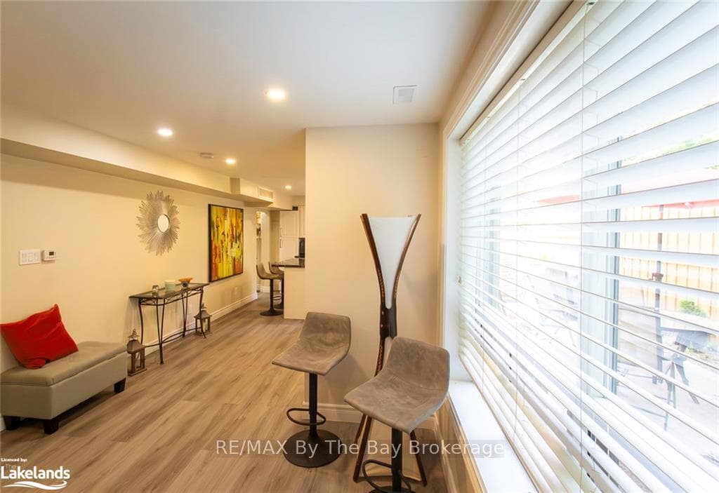 15 FOREST Avenue Unit B photo 9