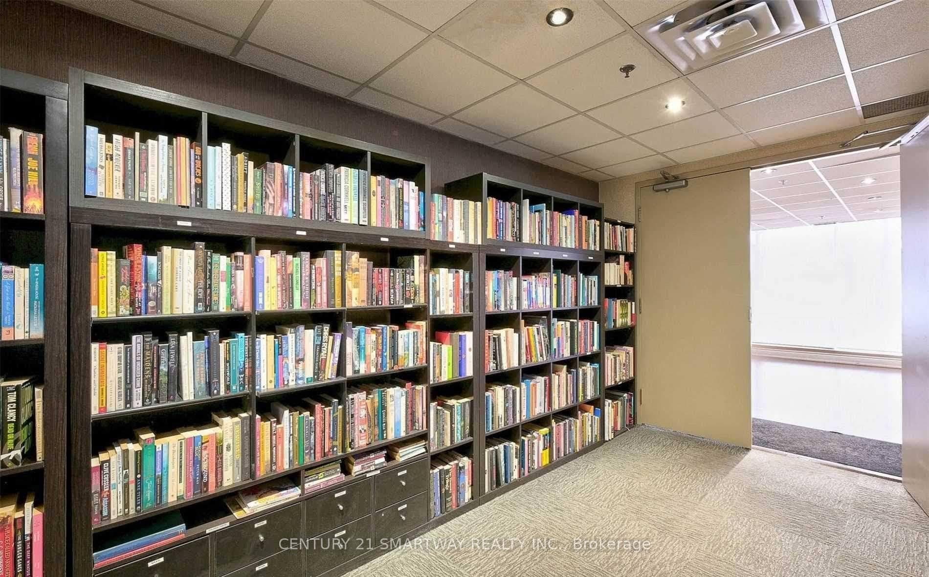 650 Queens Quay Unit 603 photo 32