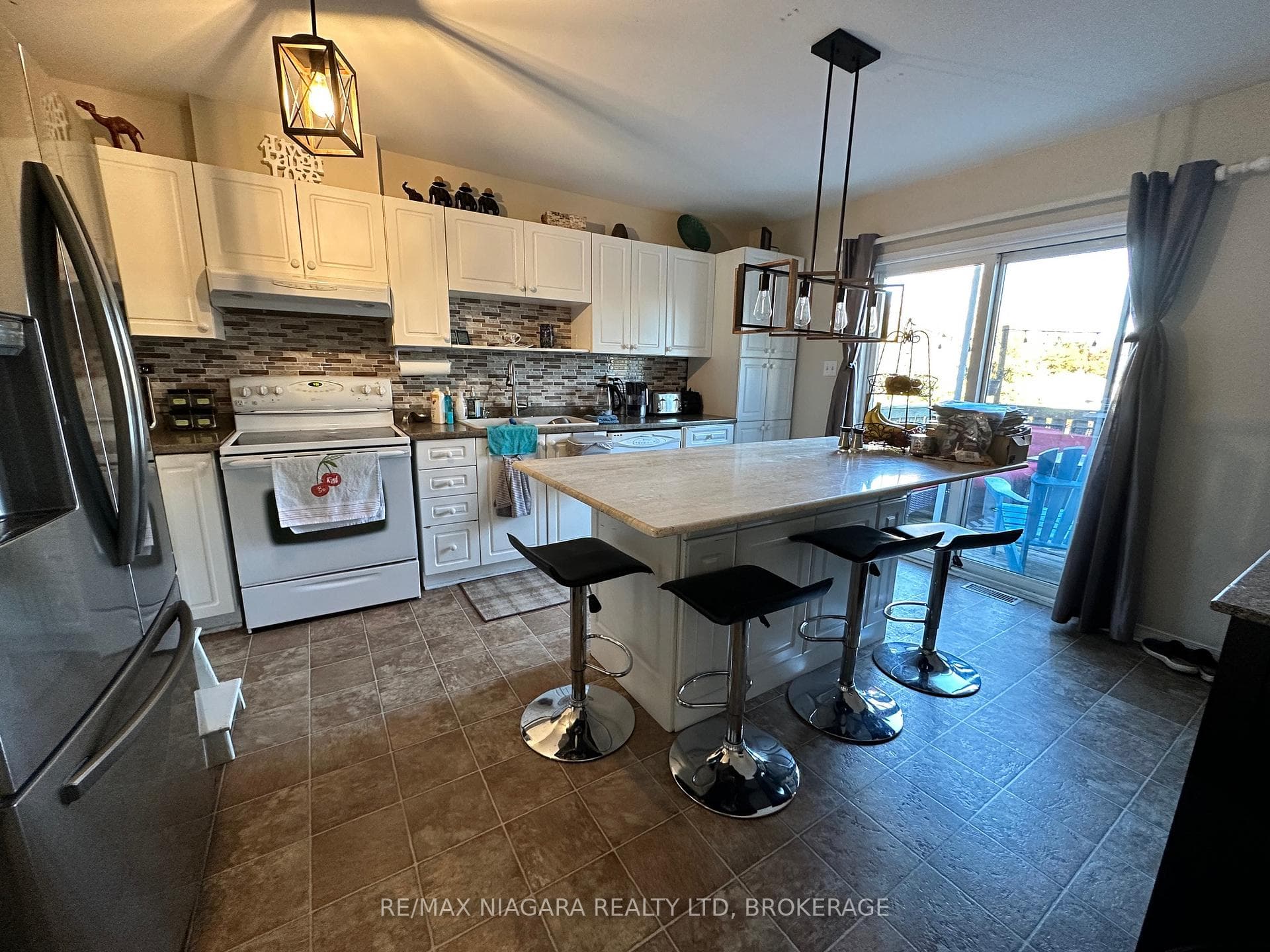 209 AUTUMN Crescent photo 6