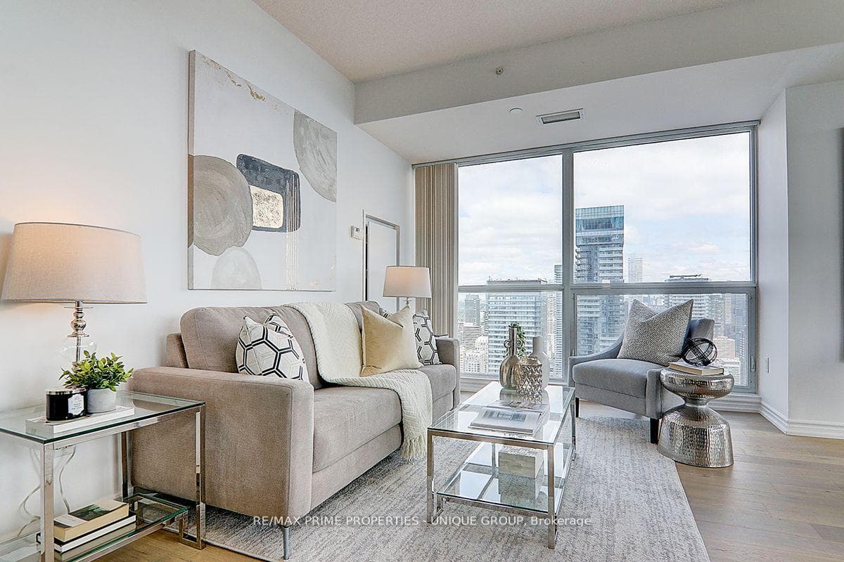 386 Yonge Street Unit 5202 photo 14