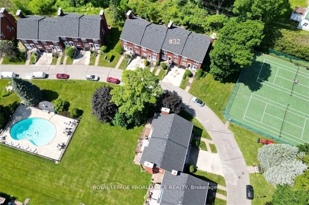 32 COUNTRY CLUB Place photo 30