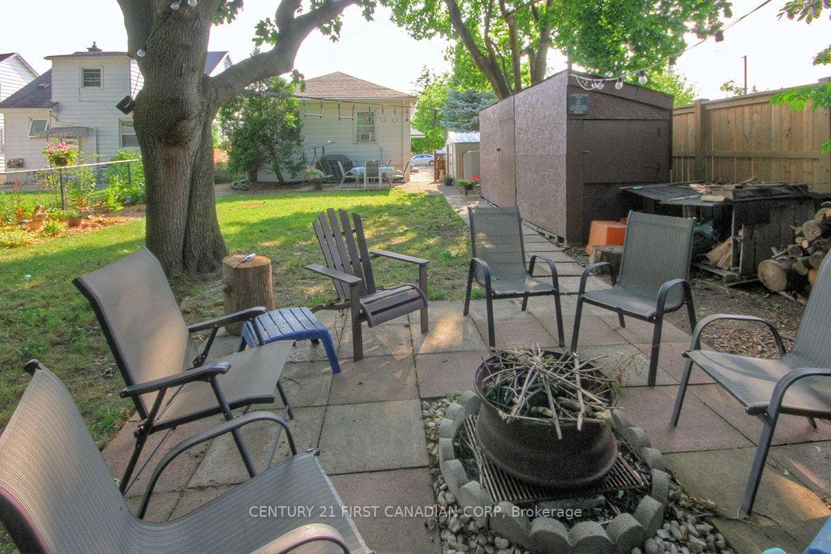 396 Avondale Road photo 24