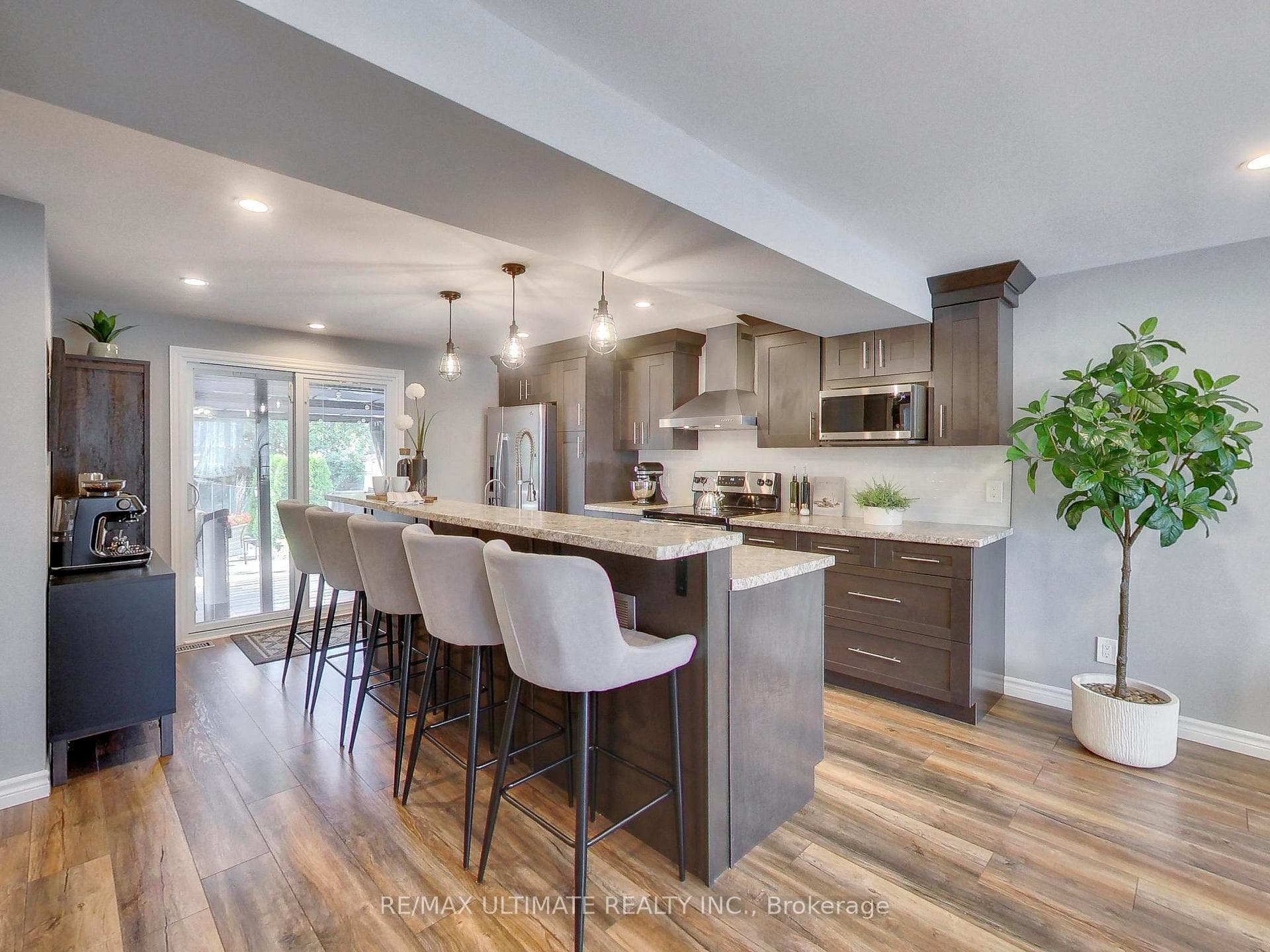 496 Elgin Street photo 11