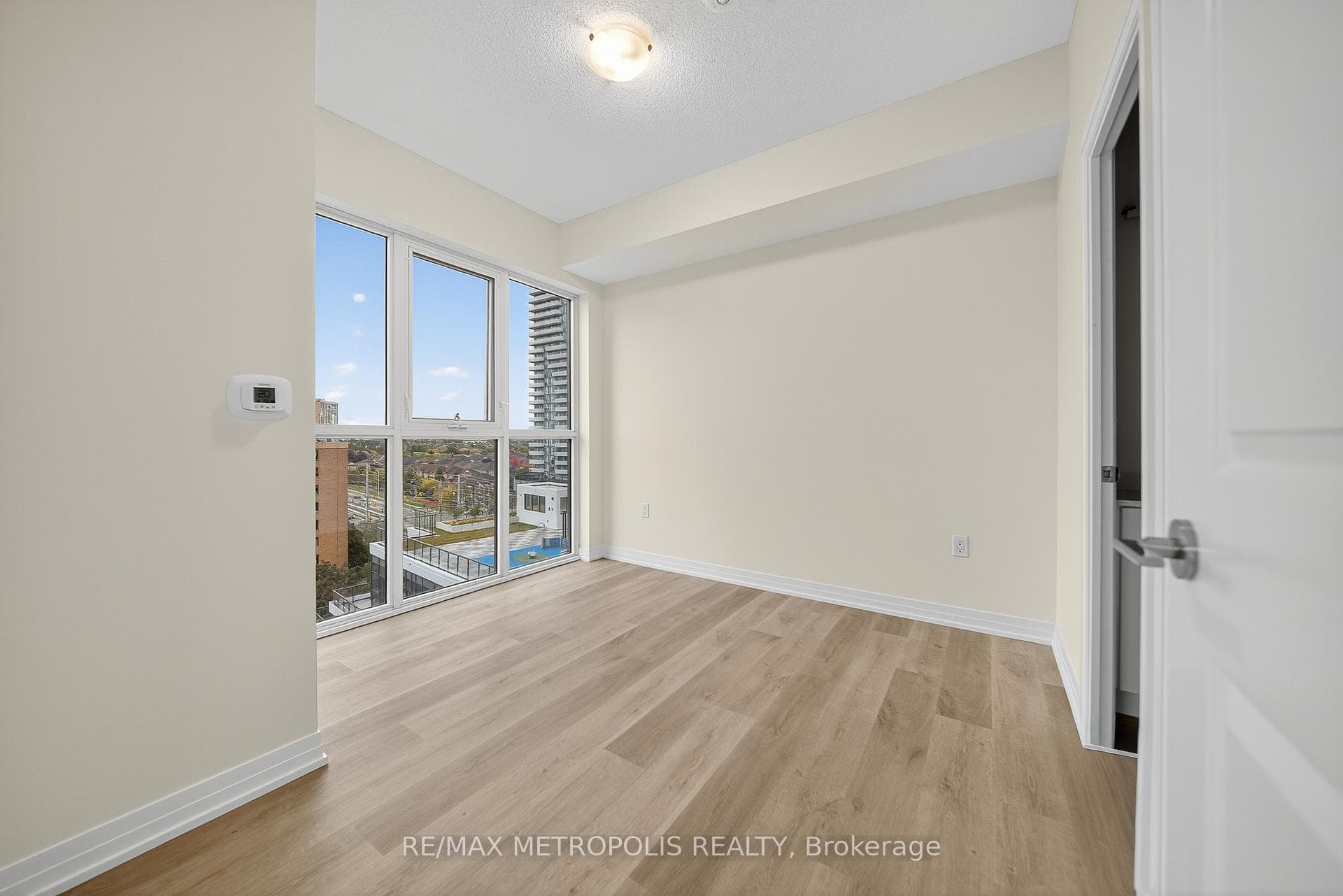 15 Watergarden Drive Unit 906 photo 3