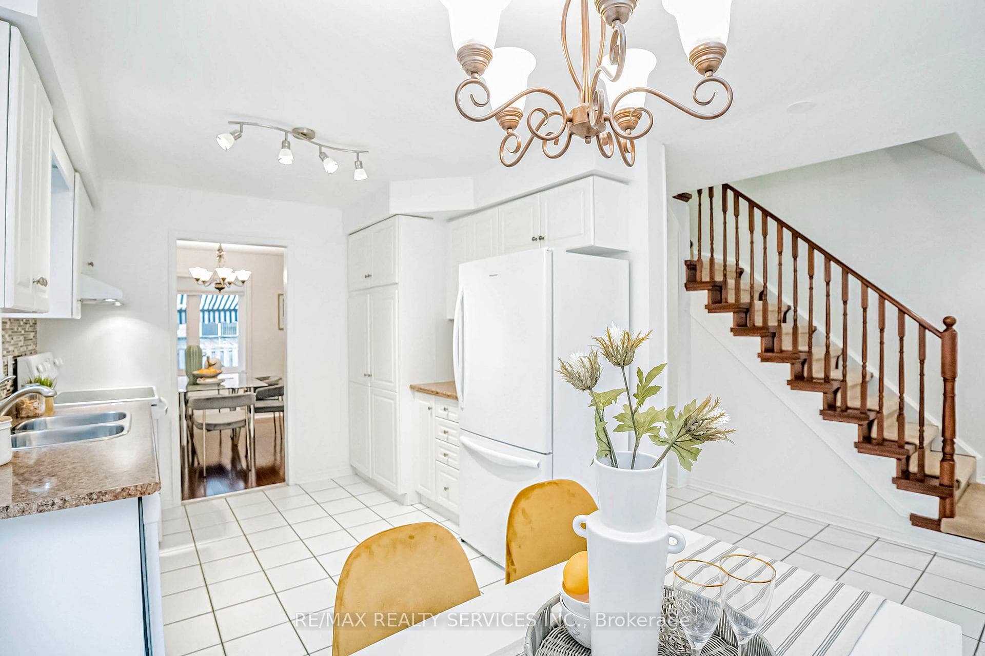 61 White Tail Crescent photo 20