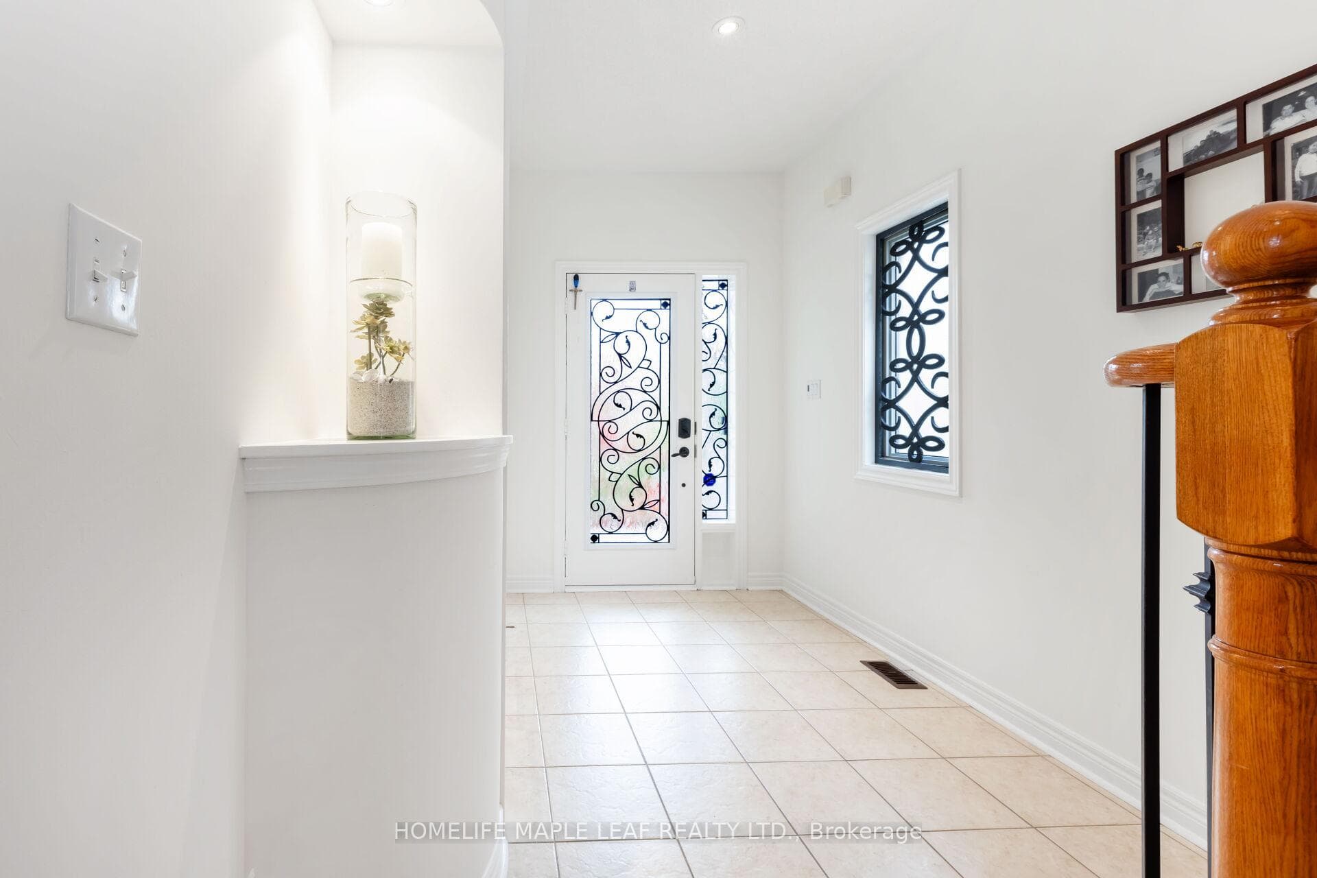 62 Fallstar Crescent photo 4