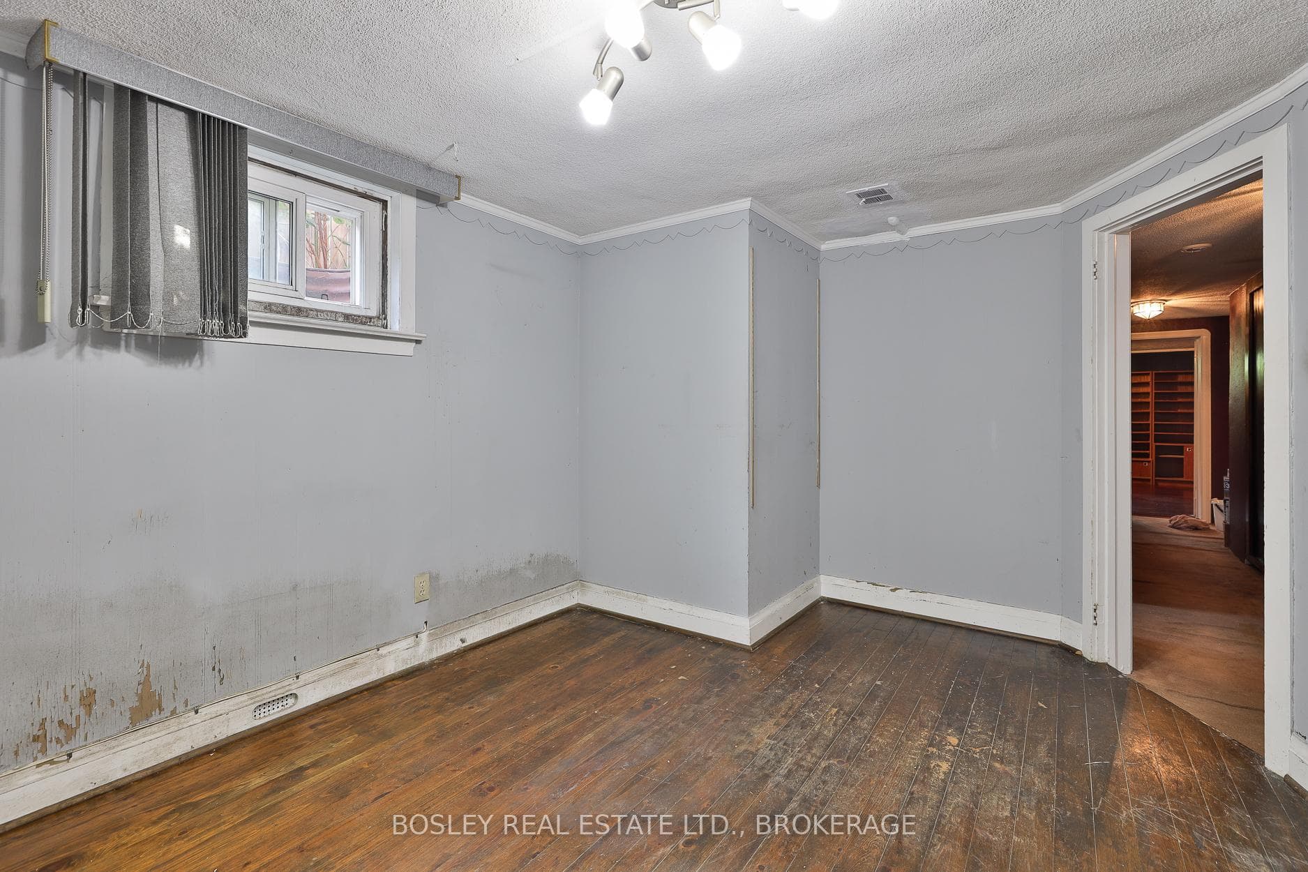 73 Prince Charles Drive photo 32